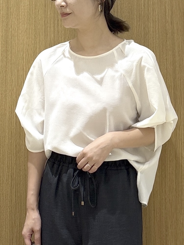 たけねぇさんの「OPAQUE.CLIP｜【接触冷感／吸水速乾】リネンライク タックスリーブブラウス《セットアップ対応／洗濯機OK》」を使ったコーディネート