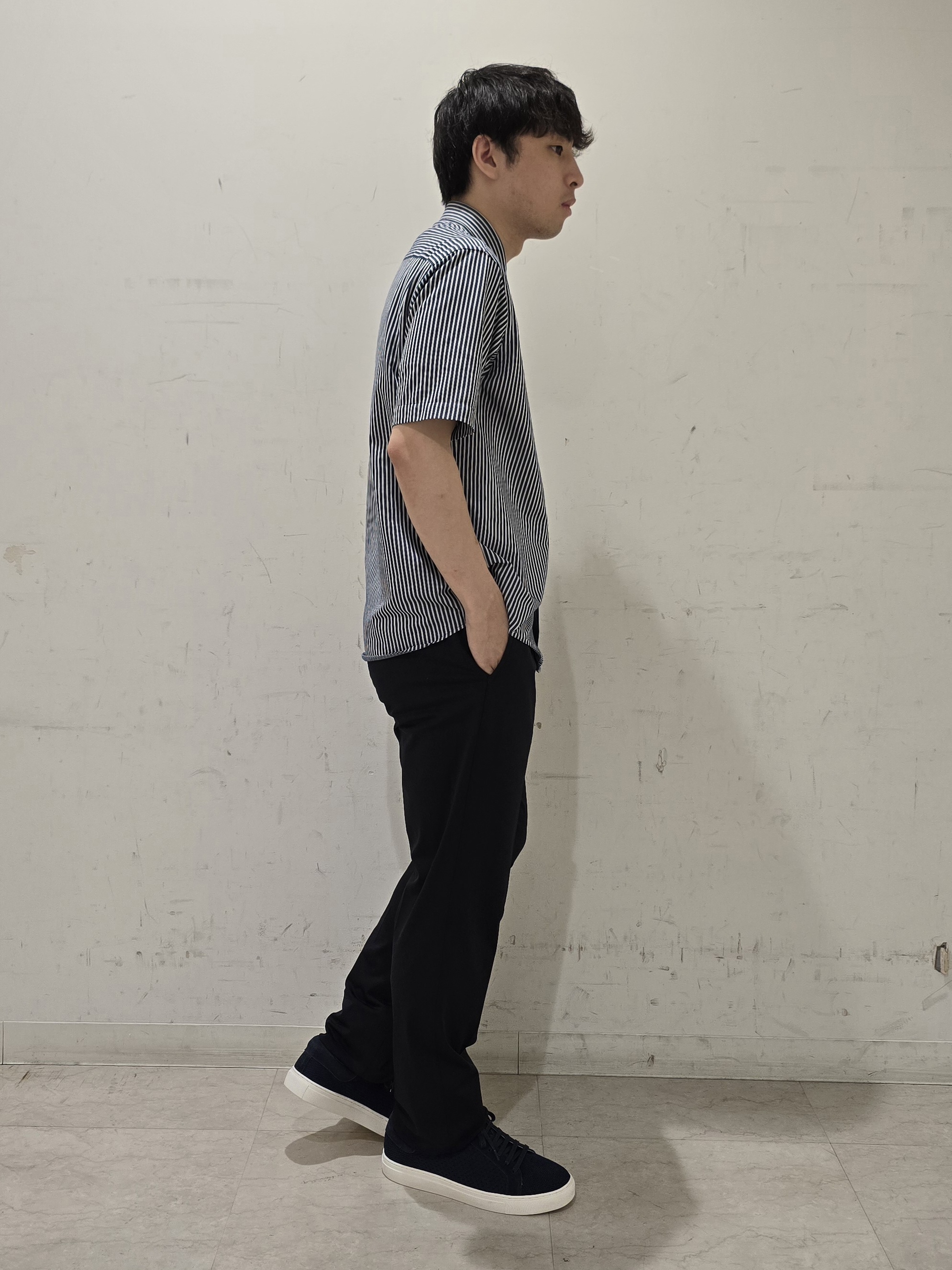 白木駆さんの「TAKEO KIKUCHI｜【360&deg;ストレッチ/軽量】None Of Stress ライト パンツ（セットアップ対応）」を使ったコーディネート