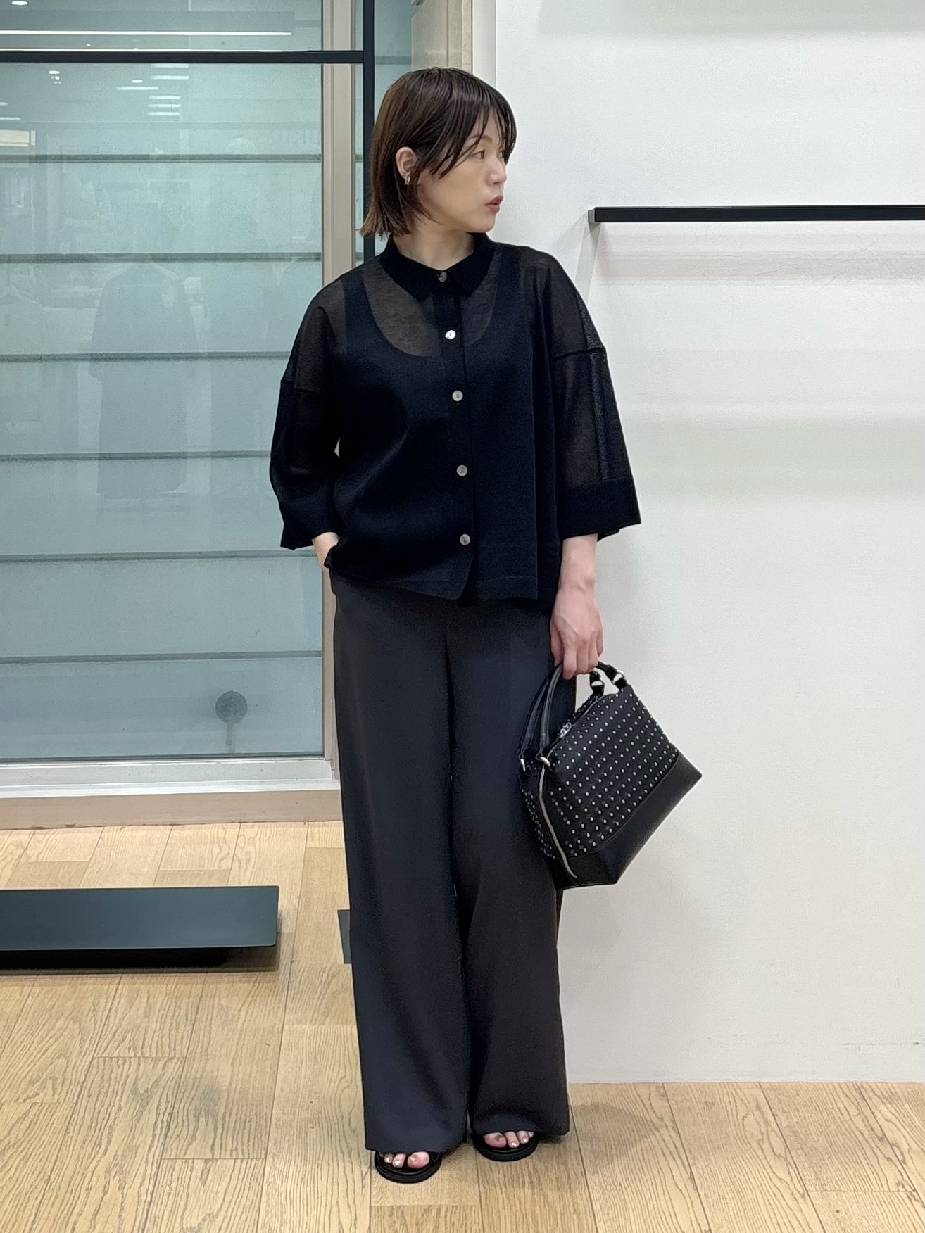 asamiさんの「INDIVI｜【洗える／シアー】衿付きシャツライクニットカーディガン」を使ったコーディネート