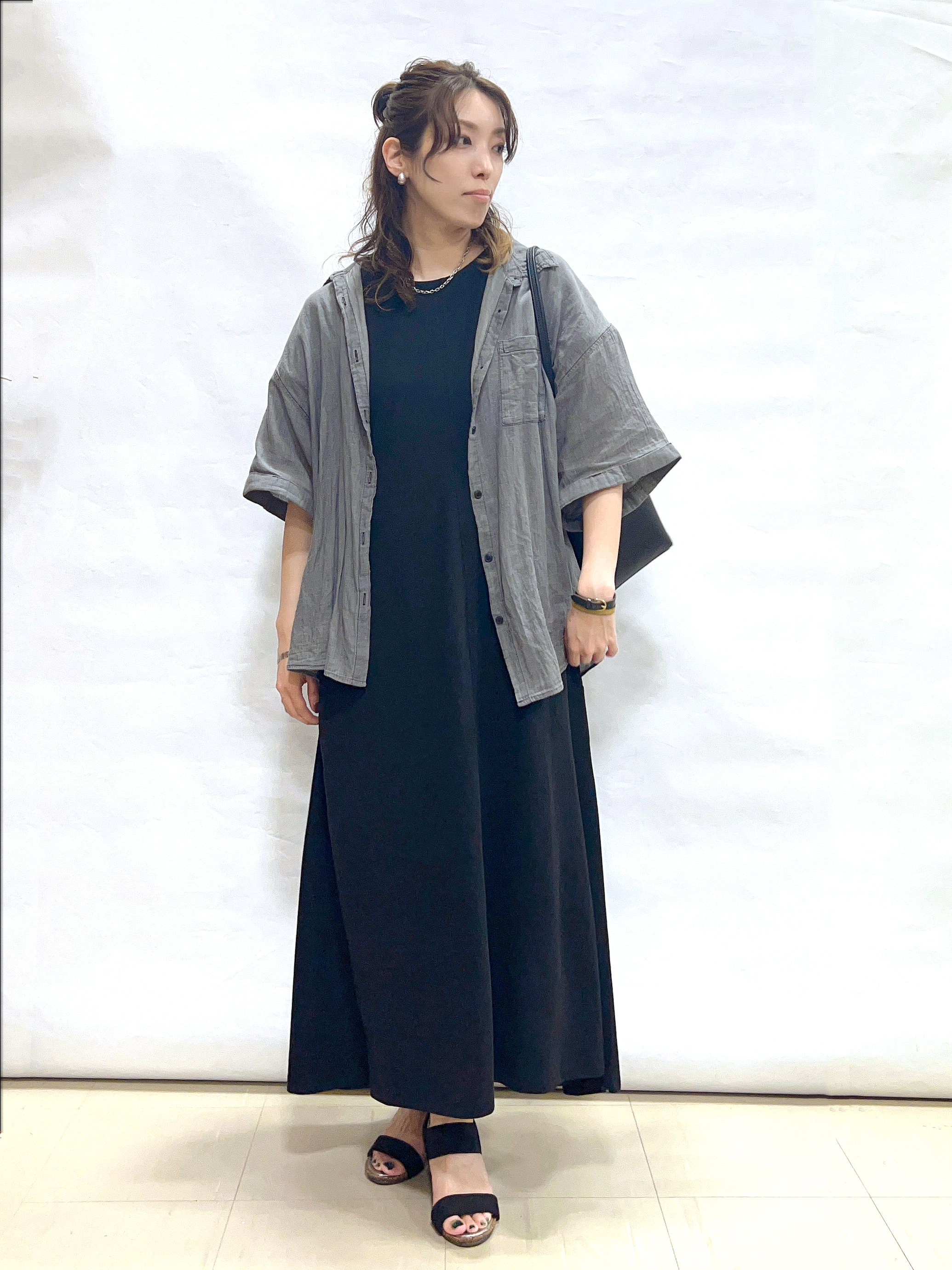 まっつんさんの「SHOO･LA･RUE｜【ひんやり/体型カバー/洗濯機可】涼やかAラインロングワンピース」を使ったコーディネート
