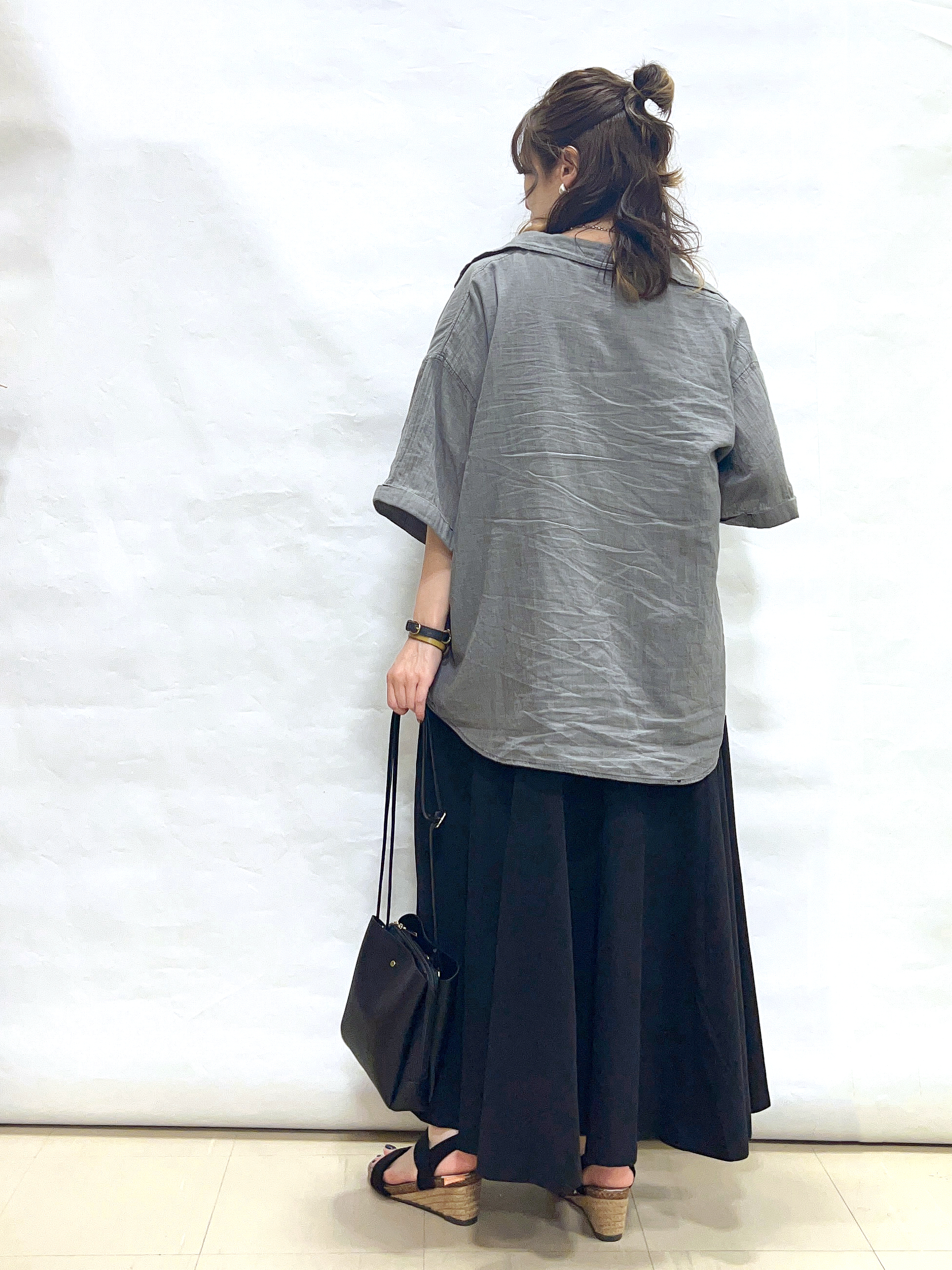 まっつんさんの「SHOO･LA･RUE｜【ひんやり/体型カバー/洗濯機可】涼やかAラインロングワンピース」を使ったコーディネート