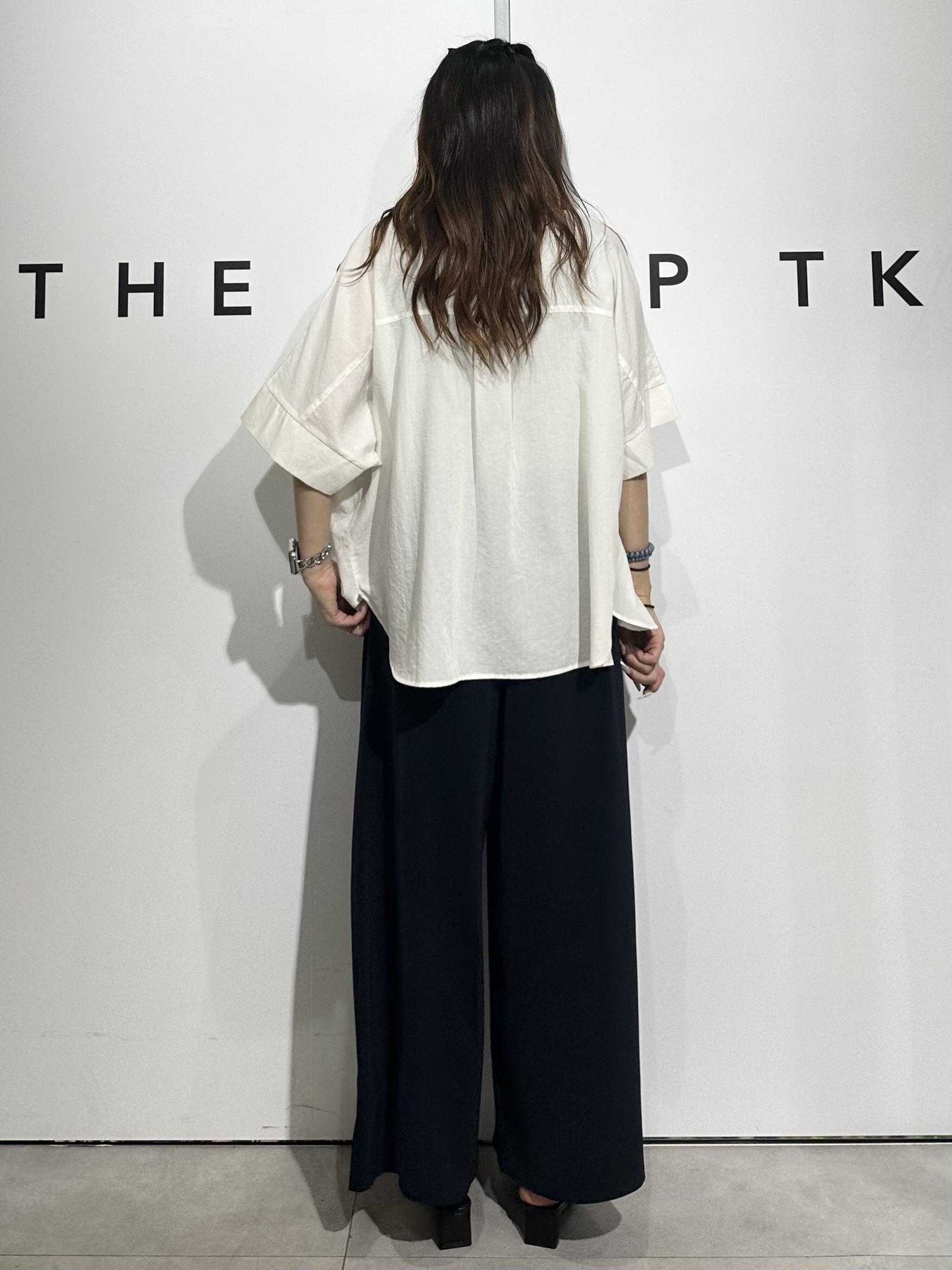 cottonさんの「THE SHOP TK｜【高レビュー/体型カバー】さらっと快適 ドルマン5分袖ブラウス」を使ったコーディネート