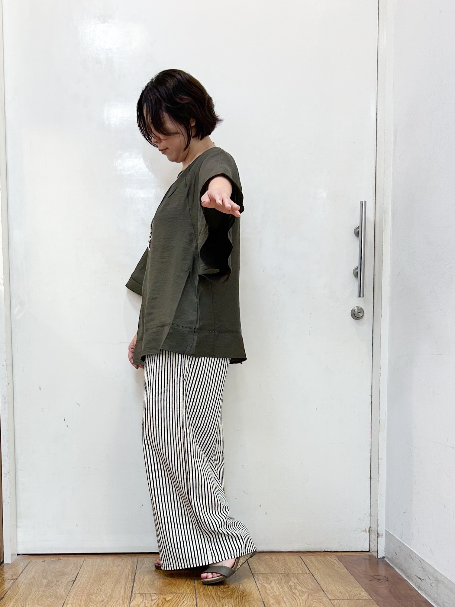 haruさんの「SHOO･LA･RUE｜【ひんやり/S-LL/洗濯機可】体型カバー ふんわりスラブポンチョ風ブラウス」を使ったコーディネート
