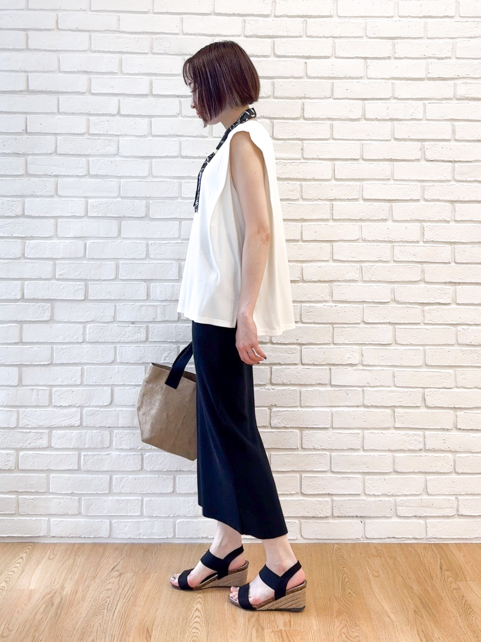𝐜𝐡𝐢𝐤𝐚さんの「SHOO･LA･RUE｜【UVカット/接触冷感】とろみタックノースリーブトップス」を使ったコーディネート