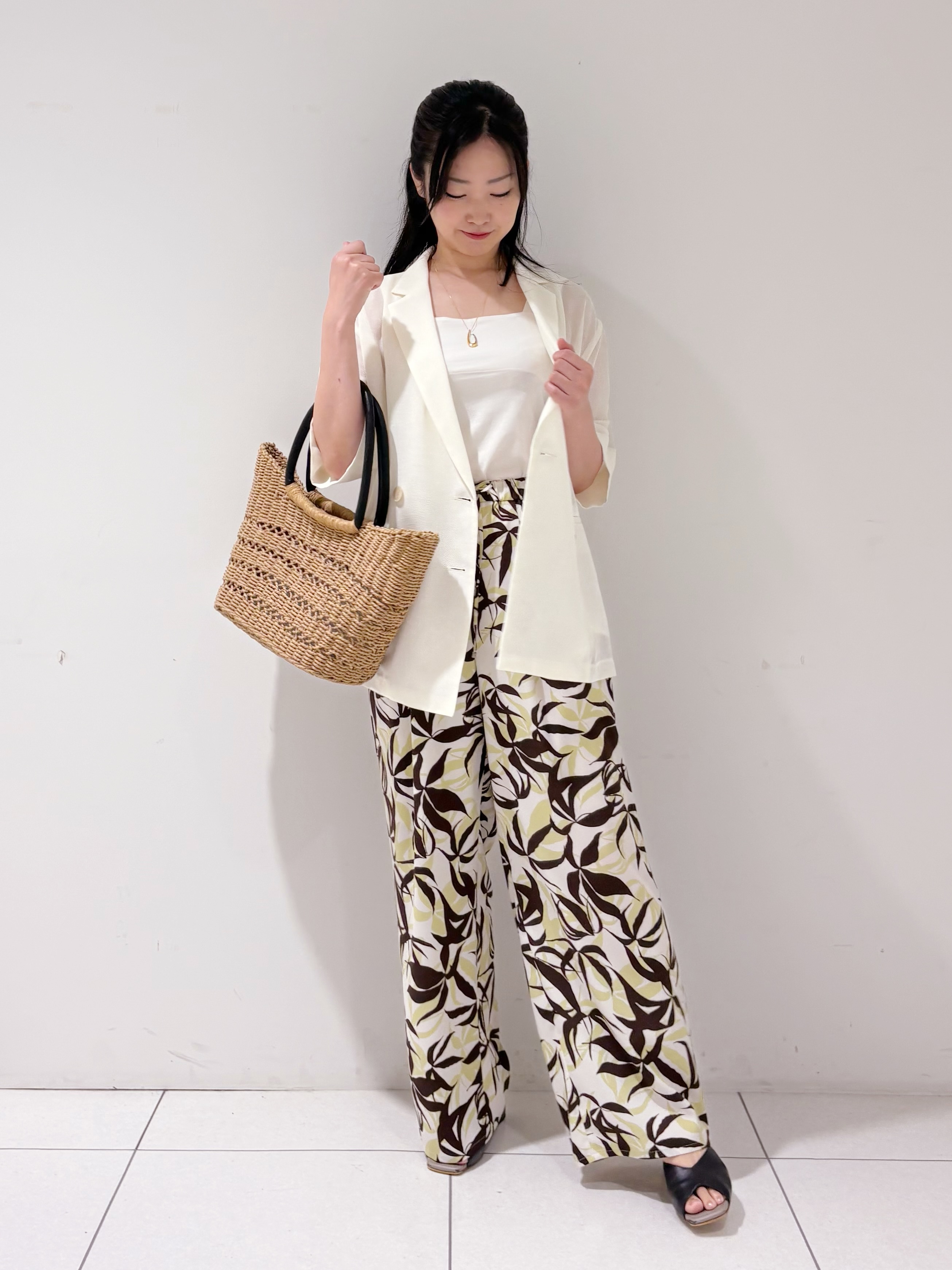 momokoさんの「INDIVI｜【洗える／メッシュ素材／SETUP可能】半袖シアージャケット」を使ったコーディネート