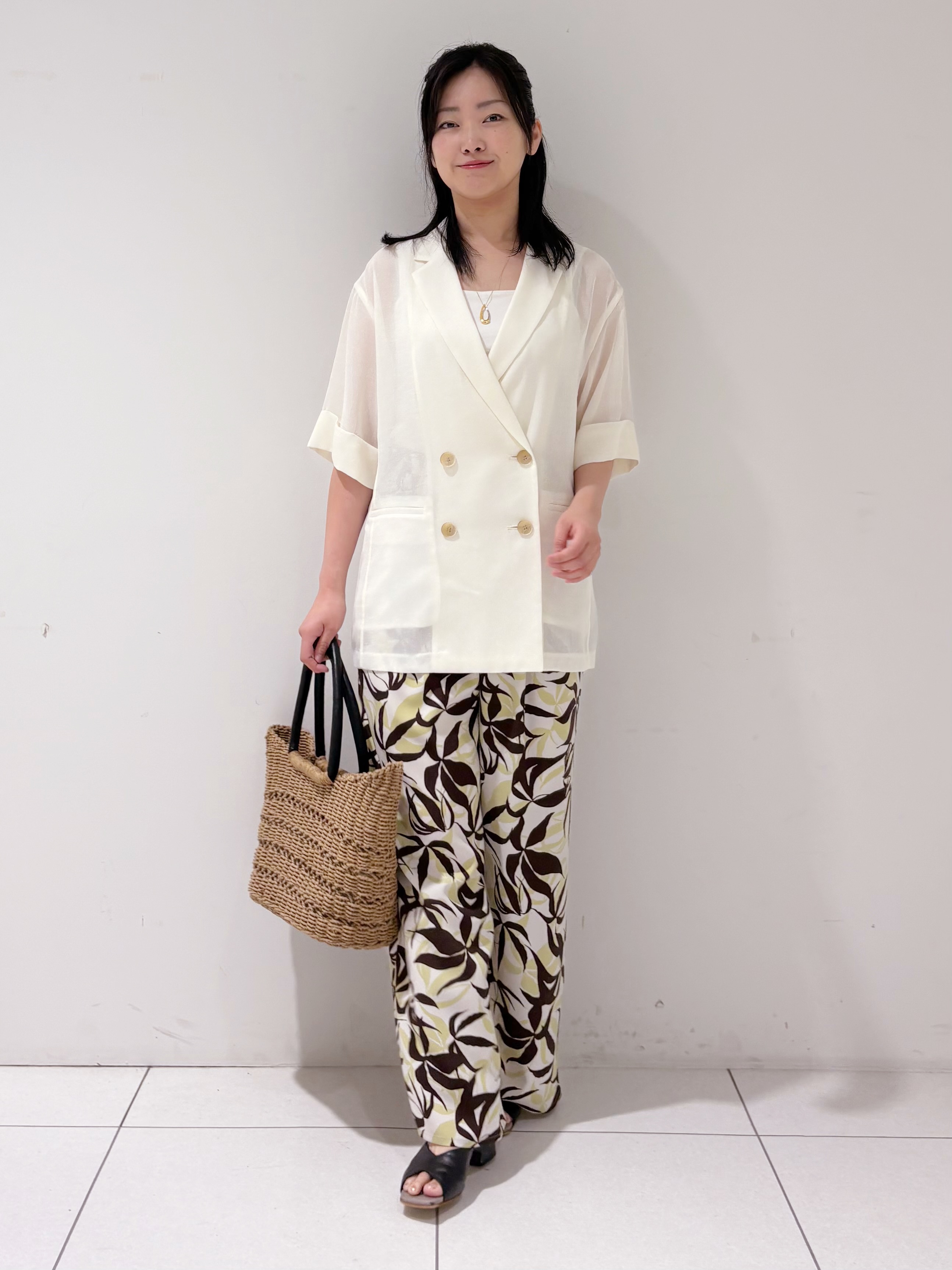 momokoさんの「INDIVI｜【洗える／メッシュ素材／SETUP可能】半袖シアージャケット」を使ったコーディネート