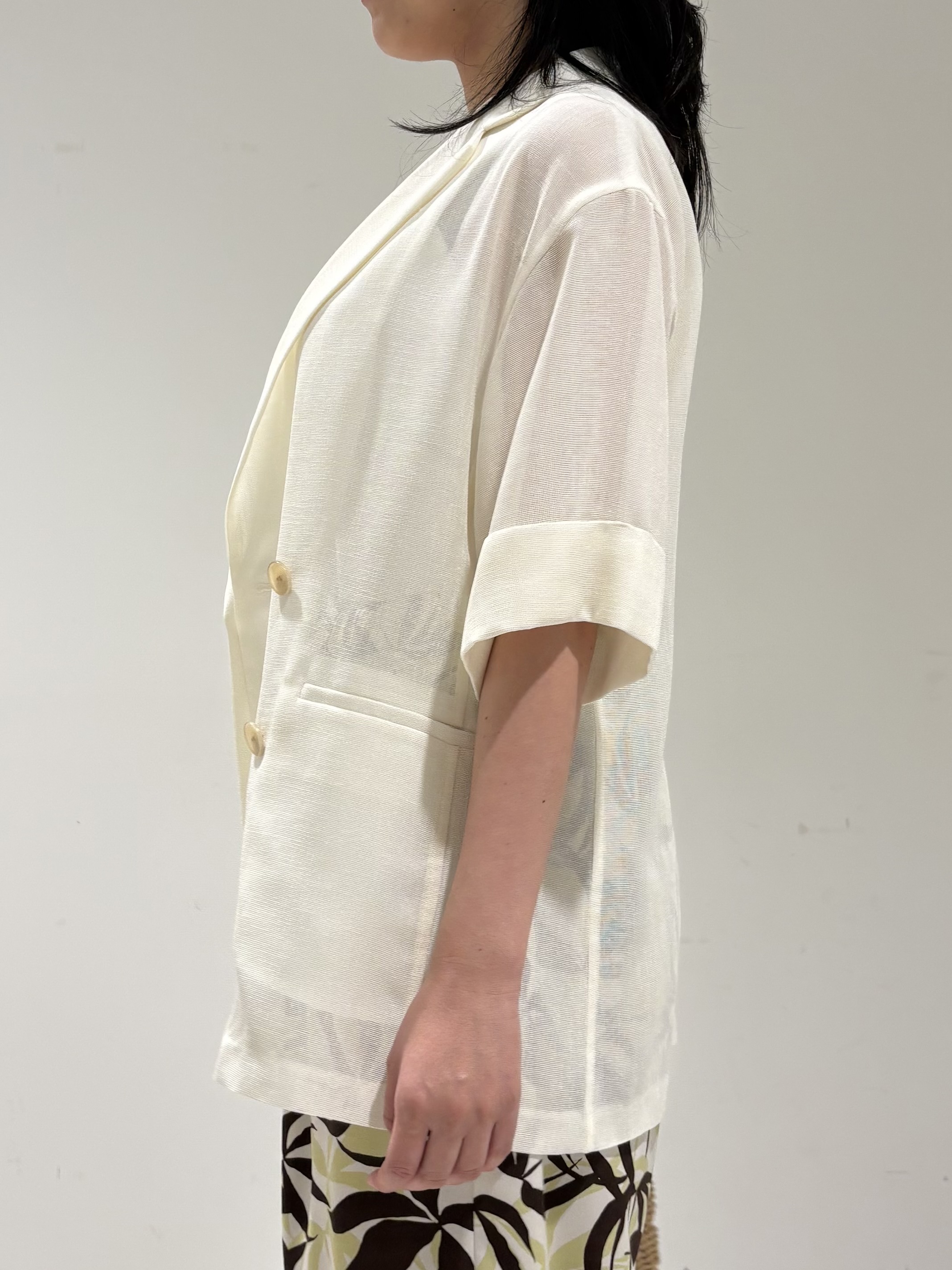 momokoさんの「INDIVI｜【洗える／メッシュ素材／SETUP可能】半袖シアージャケット」を使ったコーディネート