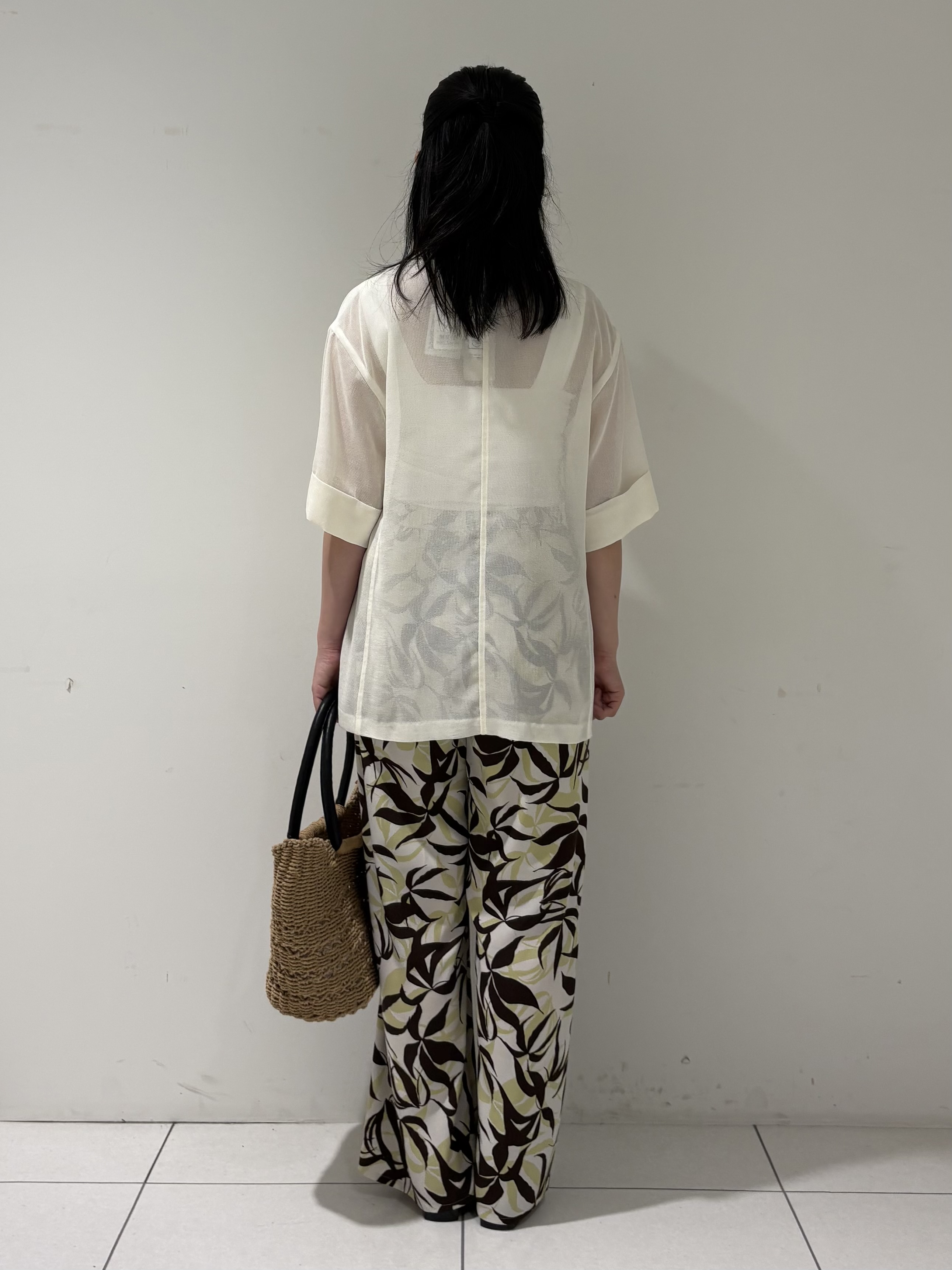 momokoさんの「INDIVI｜【洗える／メッシュ素材／SETUP可能】半袖シアージャケット」を使ったコーディネート