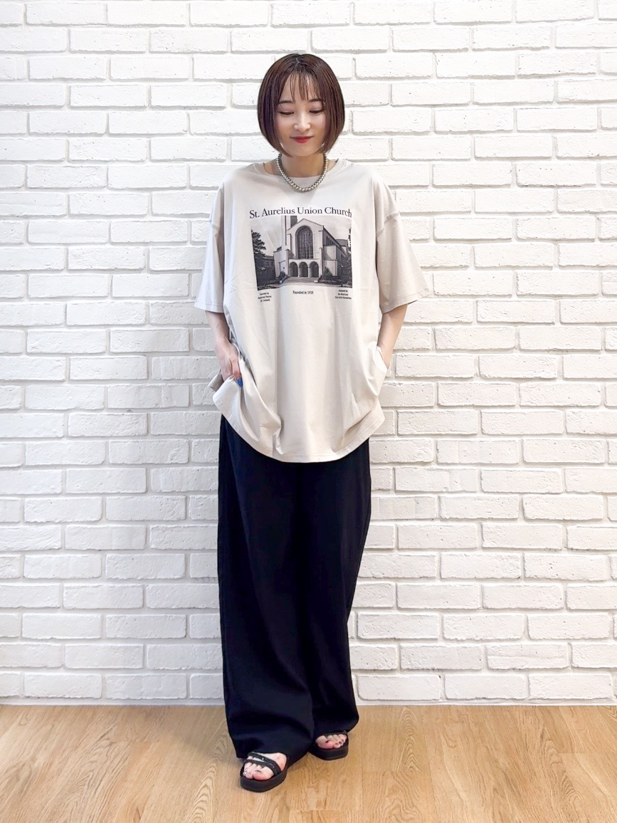 𝐜𝐡𝐢𝐤𝐚さんの「SHOO･LA･RUE｜【ひんやり】ゆるっと体型カバー BIGアソートTシャツ」を使ったコーディネート