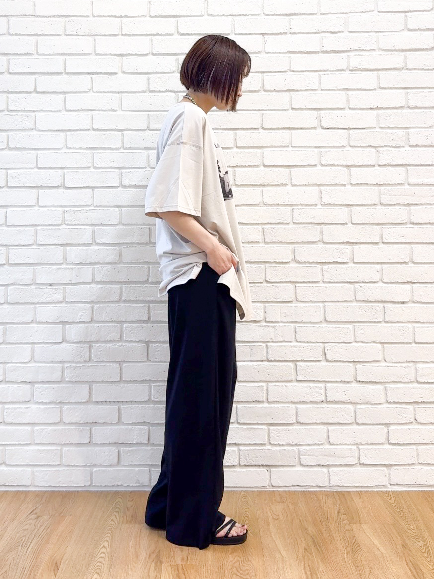 𝐜𝐡𝐢𝐤𝐚さんの「SHOO･LA･RUE｜【ひんやり】ゆるっと体型カバー BIGアソートTシャツ」を使ったコーディネート