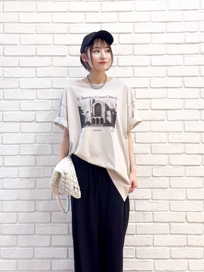 𝐜𝐡𝐢𝐤𝐚さんの「SHOO･LA･RUE｜【ひんやり】ゆるっと体型カバー BIGアソートTシャツ」を使ったコーディネート