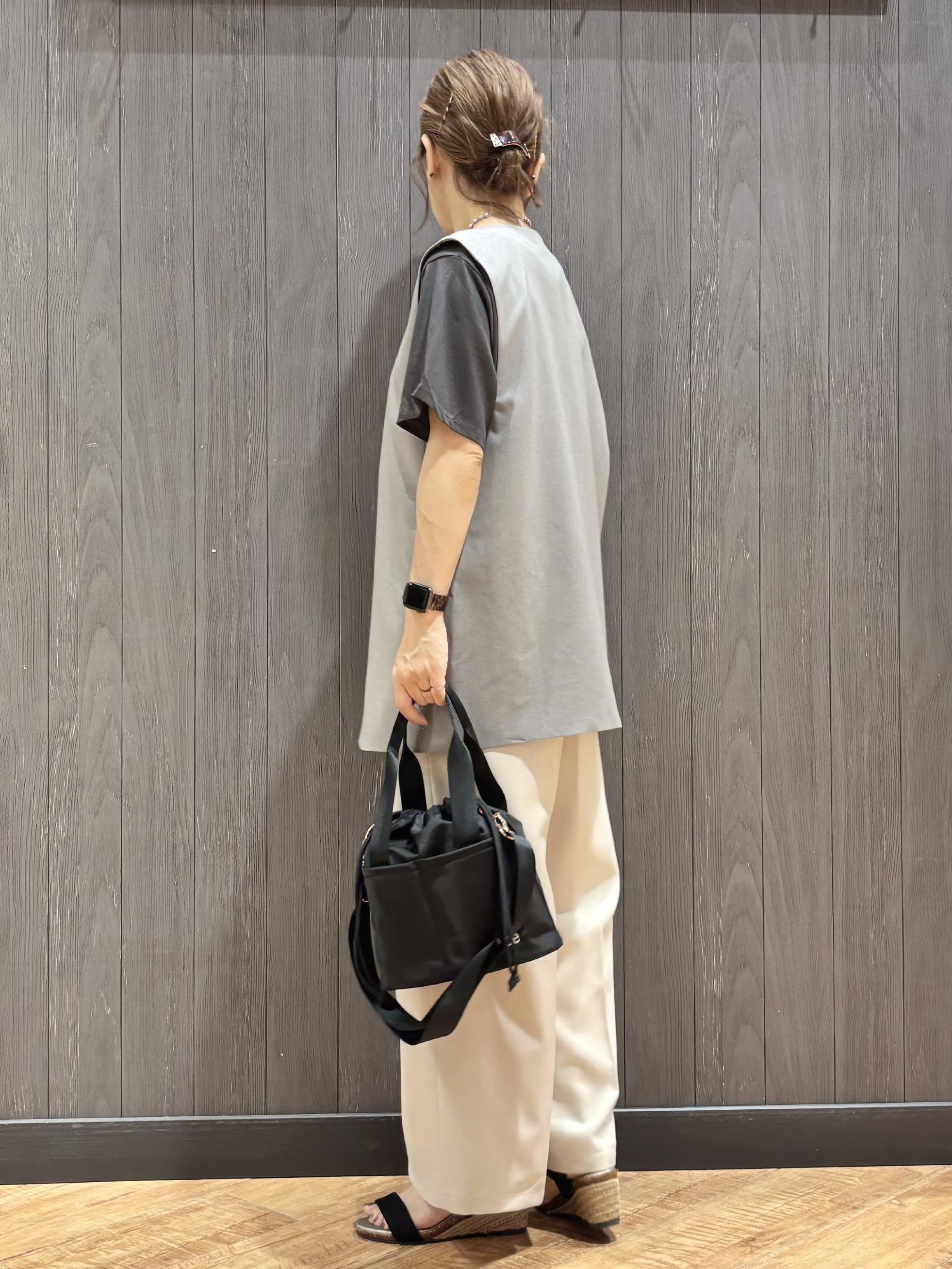 meiさんの「SHOO･LA･RUE｜【セットアップ可/洗濯後しわになりにくい/S-LL】シンプルで合わせやすい ノーカラージレ」を使ったコーディネート