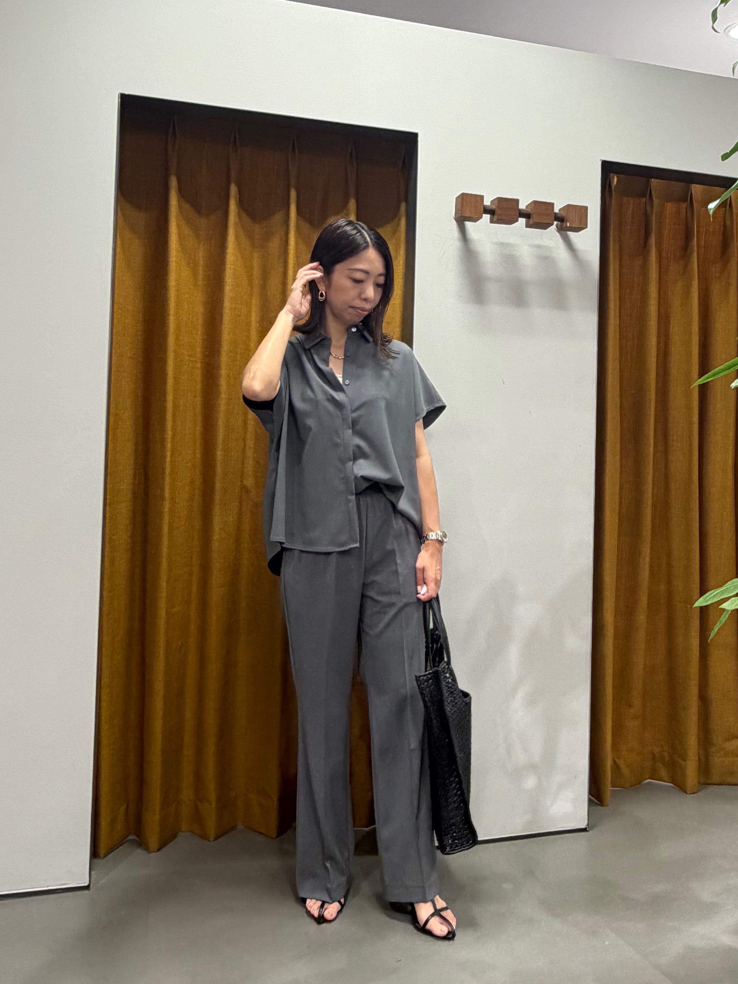 Mikoさんの「INDIVI｜Comfy SET UP｜フレアスリーブブラウス【セットアップ対応／通勤／カセット服／接触冷感／UV」を使ったコーディネート