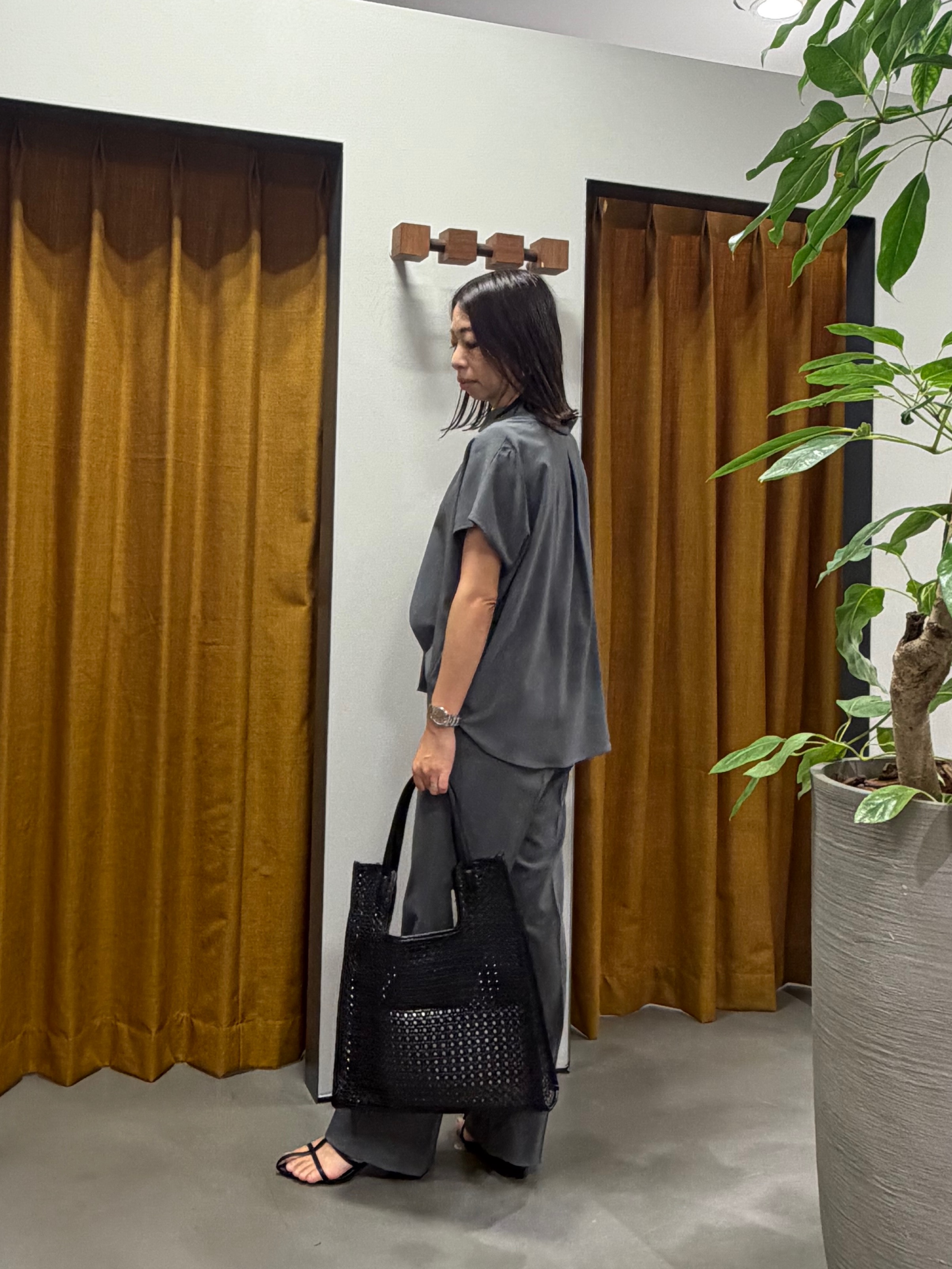 Mikoさんの「INDIVI｜Comfy SET UP｜フレアスリーブブラウス【セットアップ対応／通勤／カセット服／接触冷感／UV」を使ったコーディネート
