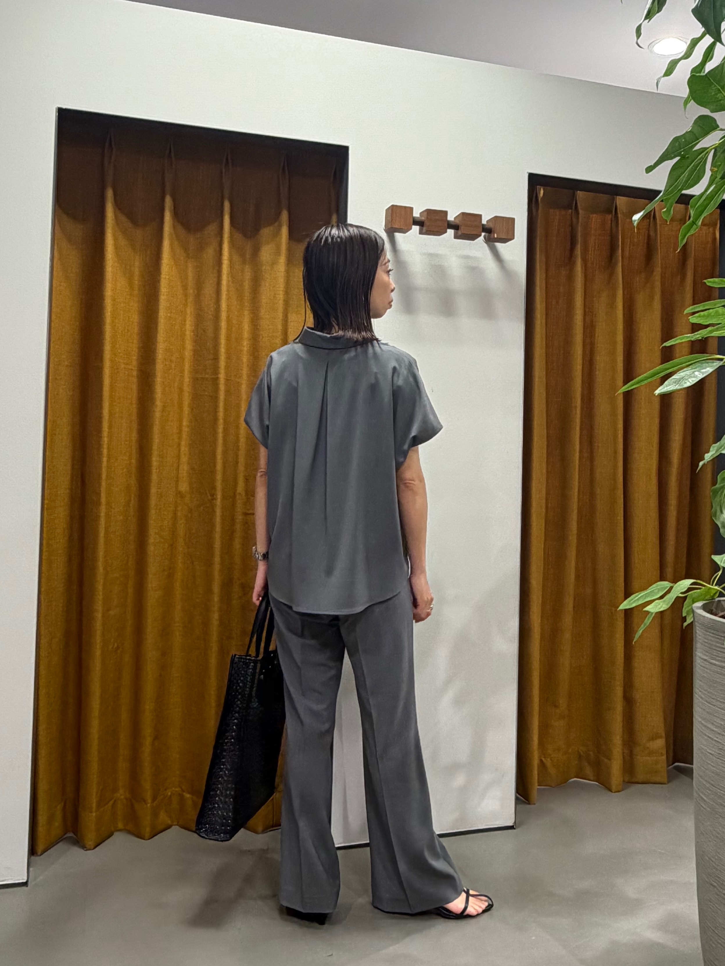 Mikoさんの「INDIVI｜Comfy SET UP｜フレアスリーブブラウス【セットアップ対応／通勤／カセット服／接触冷感／UV」を使ったコーディネート