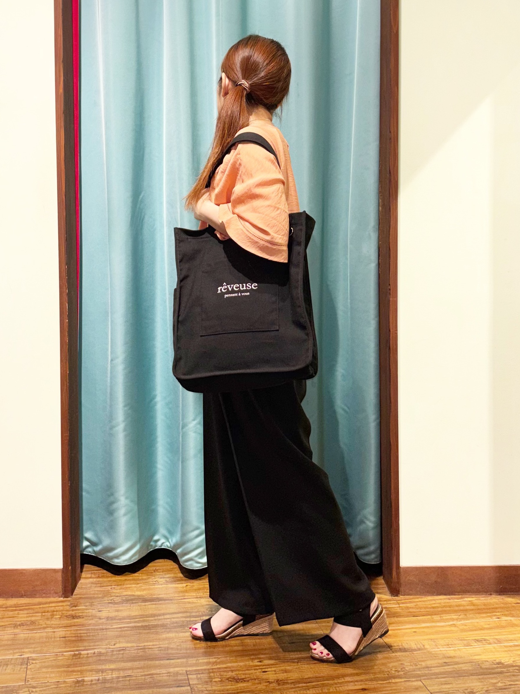 tukiさんの「SHOO･LA･RUE｜【ひんやり/S-LL/洗濯機可】体型カバー ふんわりスラブポンチョ風ブラウス」を使ったコーディネート