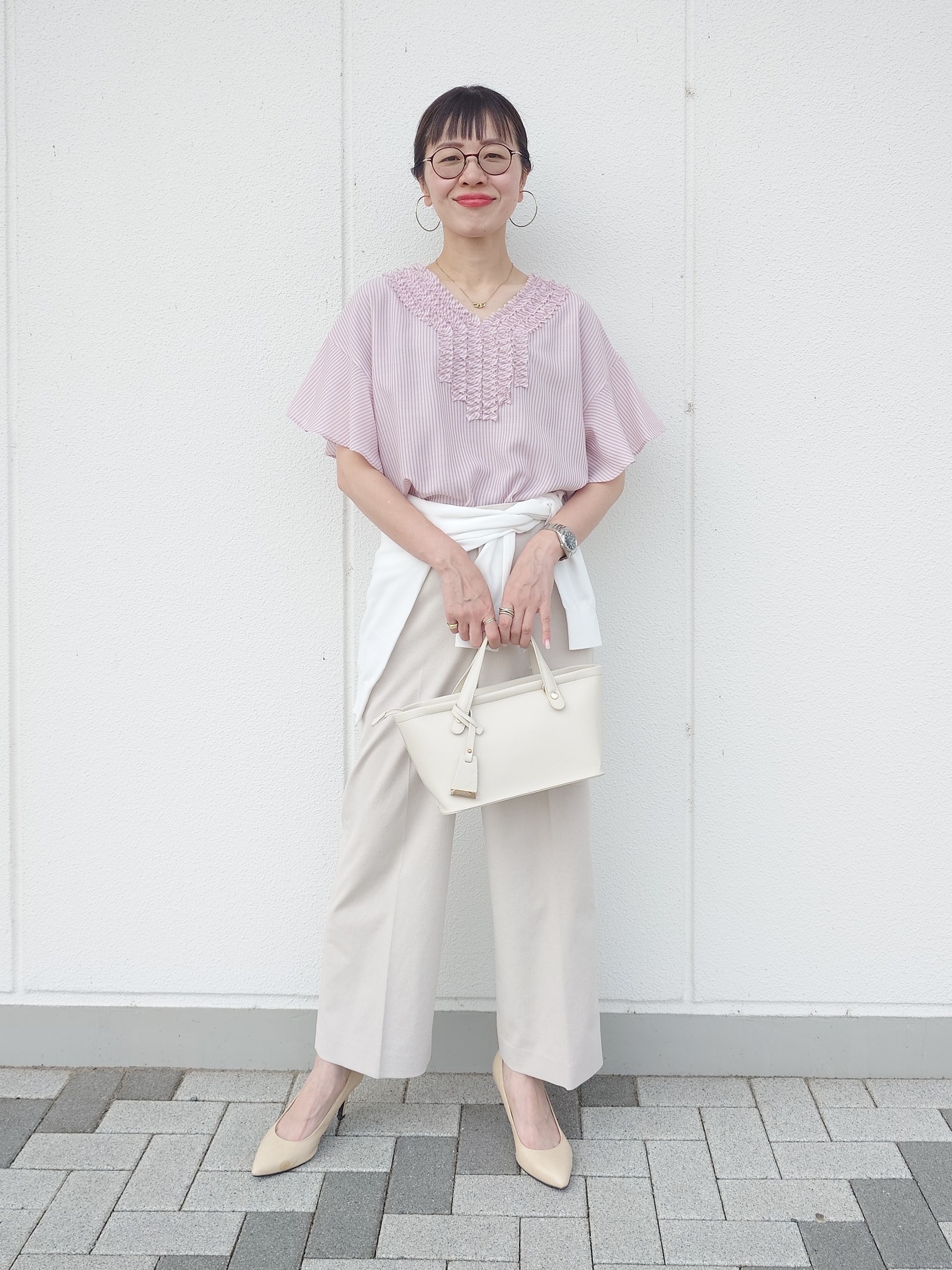 MUTSUKOさんの「UNTITLED｜【接触冷感/通気性/洗える】Vネックフリルブラウス」を使ったコーディネート