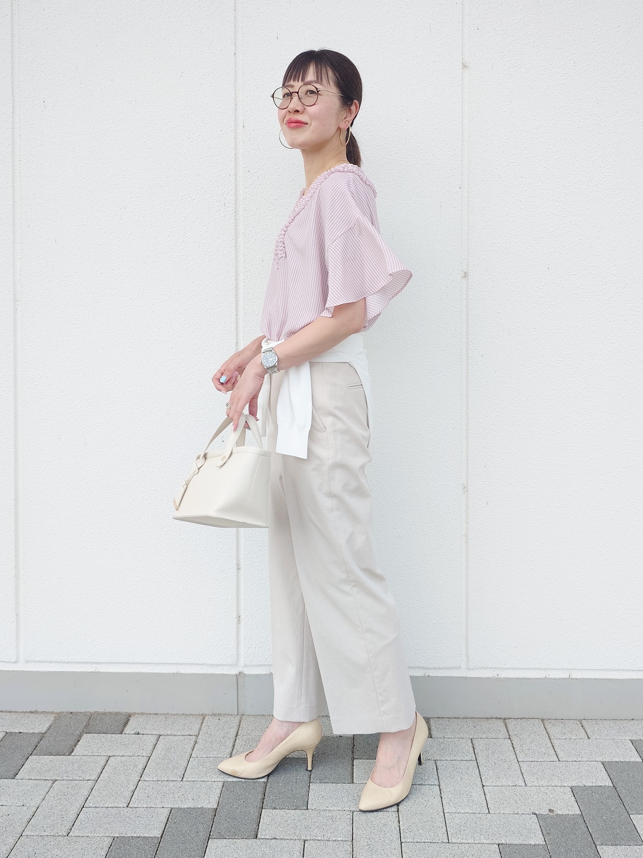 MUTSUKOさんの「UNTITLED｜【接触冷感/通気性/洗える】Vネックフリルブラウス」を使ったコーディネート