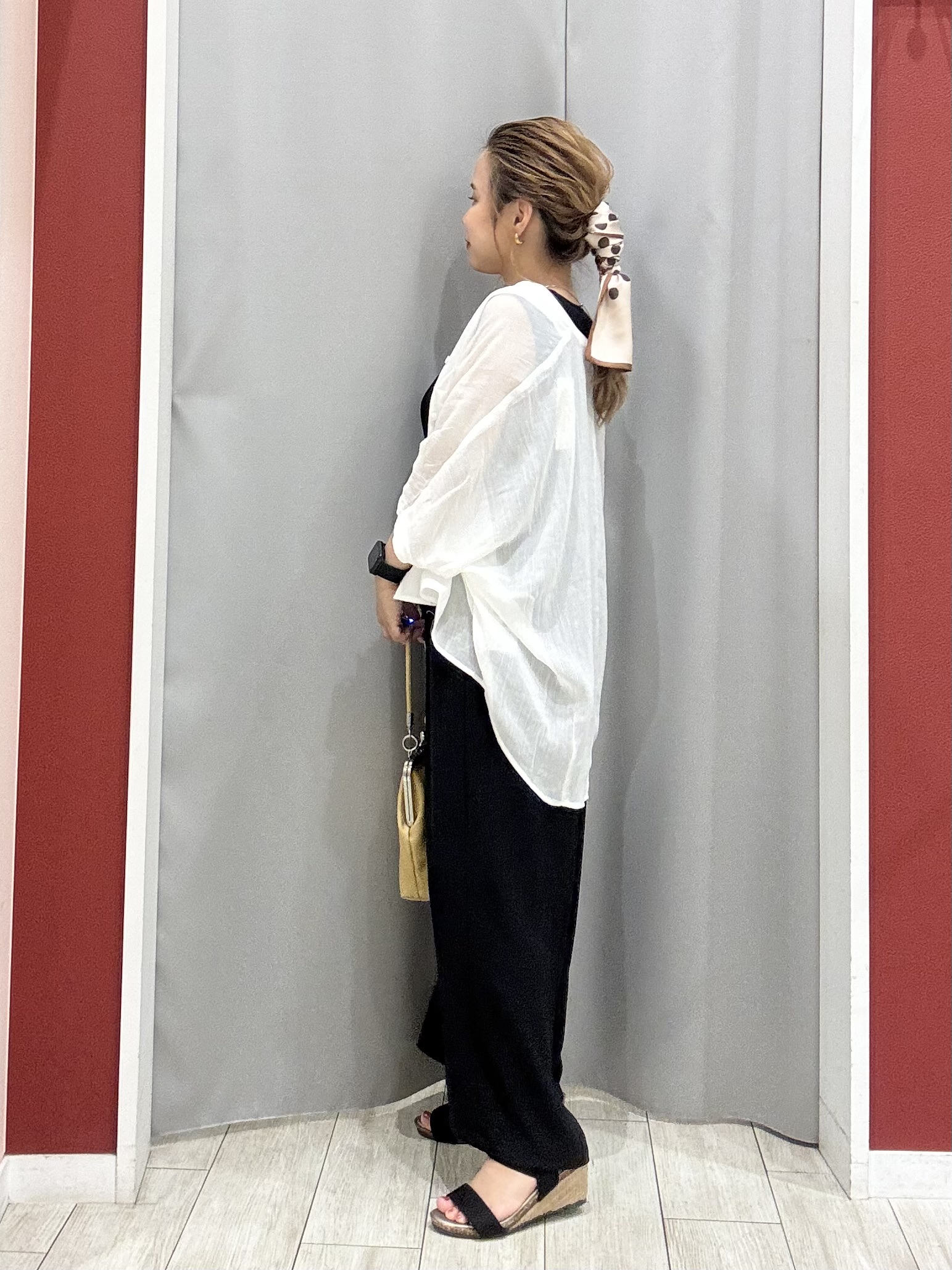 shioさんの「SHOO･LA･RUE｜【洗濯機可/選べる6色】ナチュラルな風合いが魅力 ゆったり楊柳シアードルマンブラウス」を使ったコーディネート