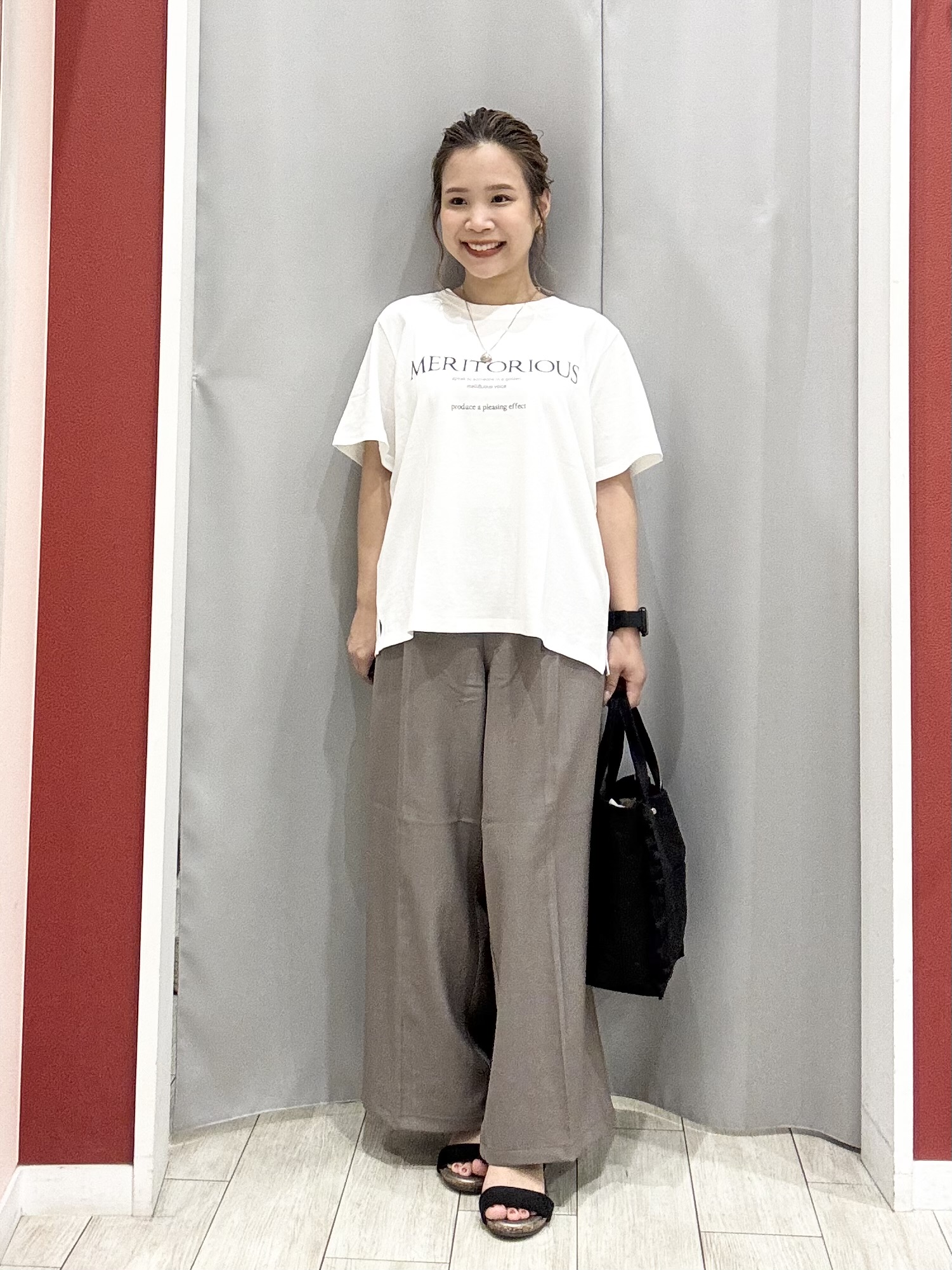 shioさんの「SHOO･LA･RUE｜【綿100%/ひんやり/S-LL/洗濯機可】選べる5柄 大人のベーシックカラープリントTシャツ」を使ったコーディネート