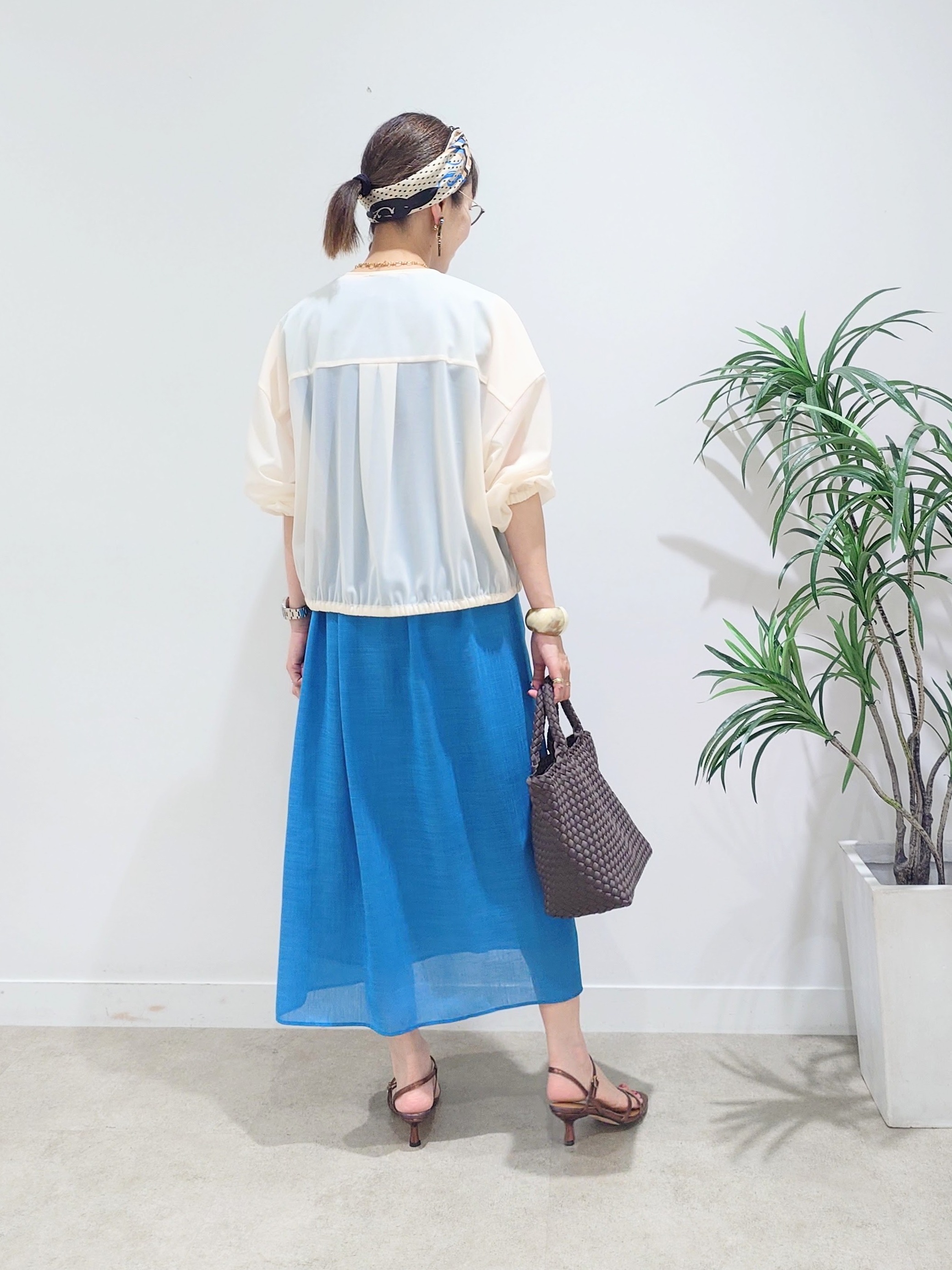MUTSUKOさんの「UNTITLED｜トリコットシアーブラウス」を使ったコーディネート
