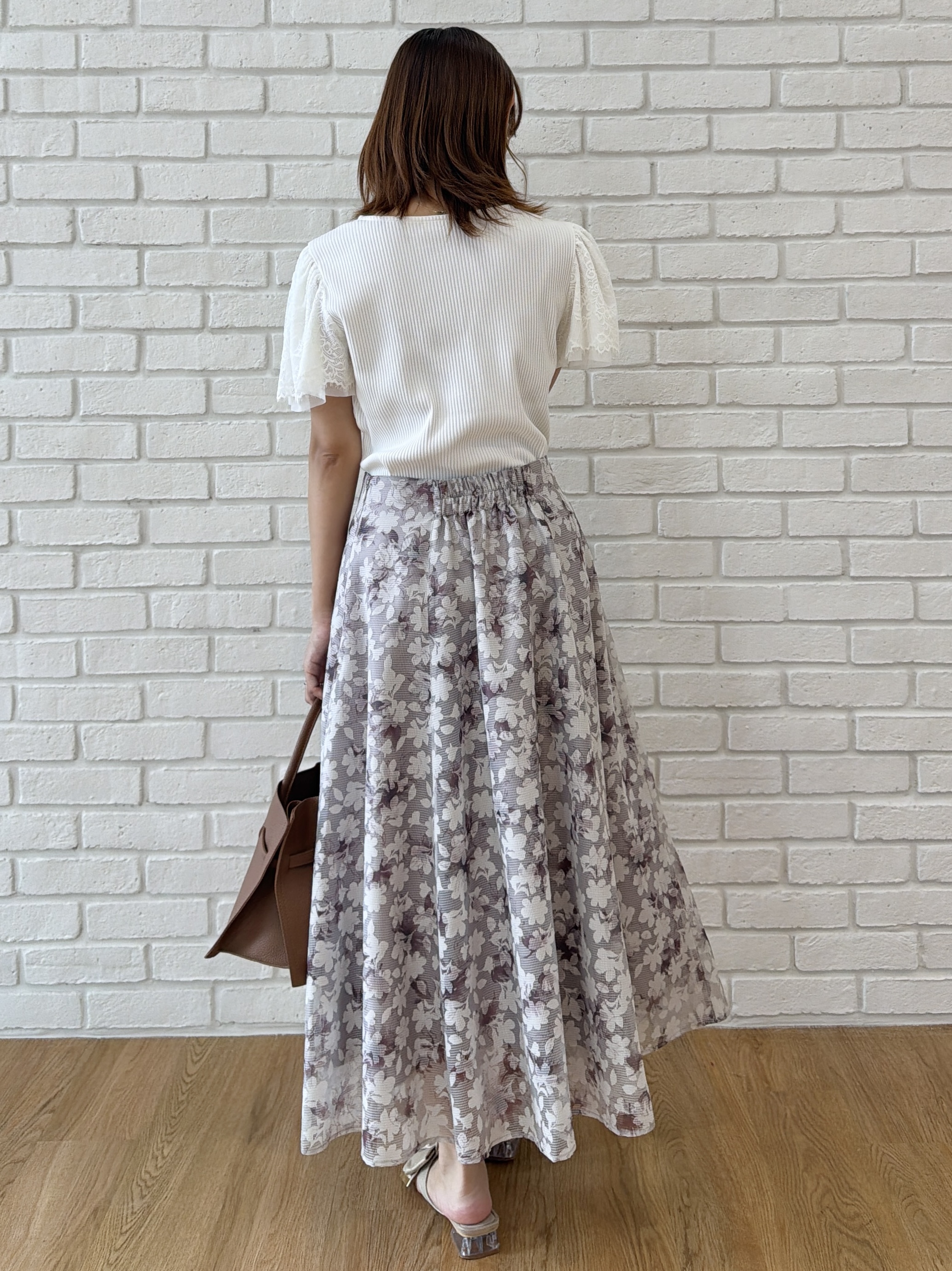 みぃさんの「Couture brooch｜【洗える】袖レース テレコトップス」を使ったコーディネート