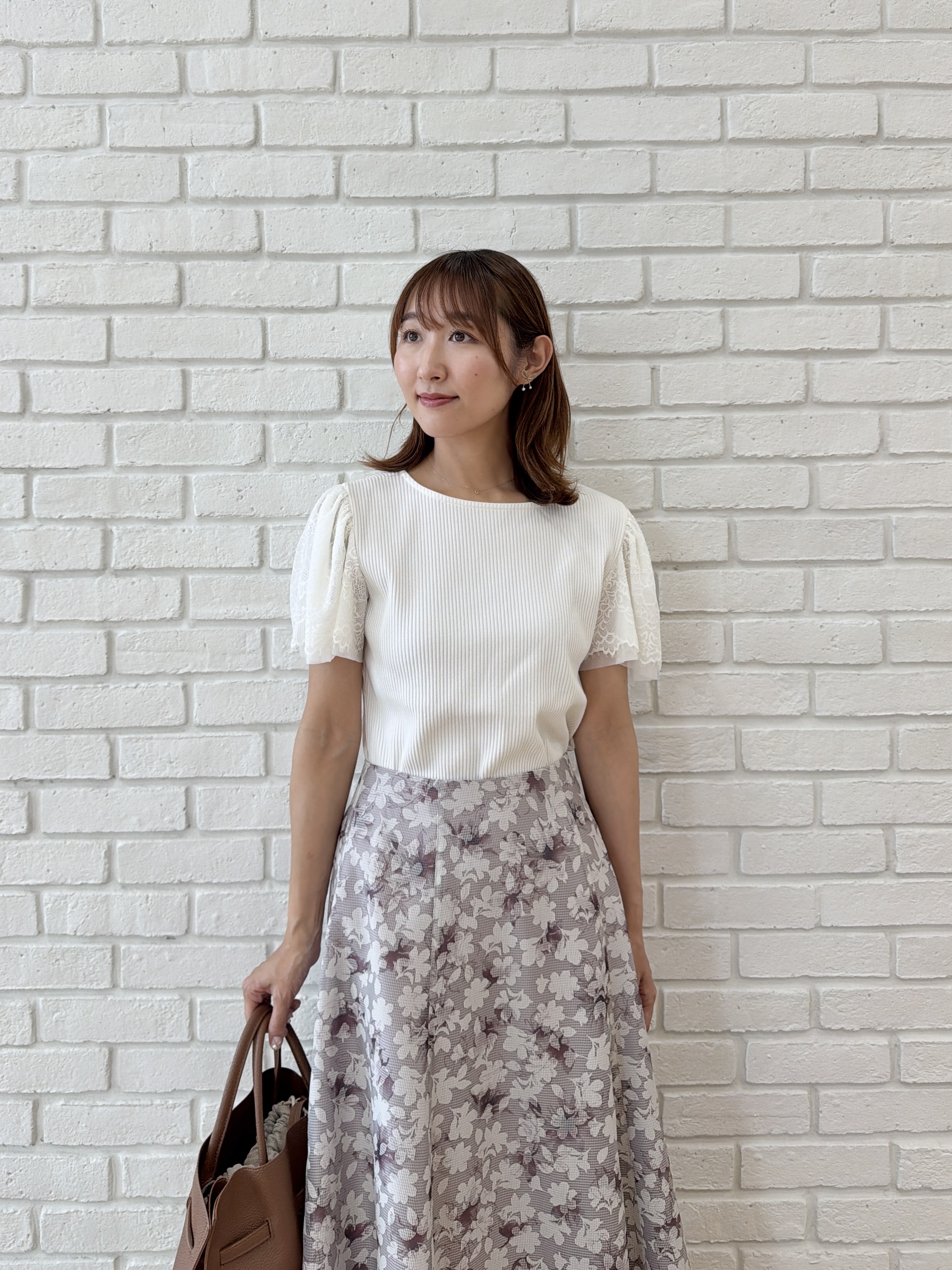 みぃさんの「Couture brooch｜【洗える】袖レース テレコトップス」を使ったコーディネート