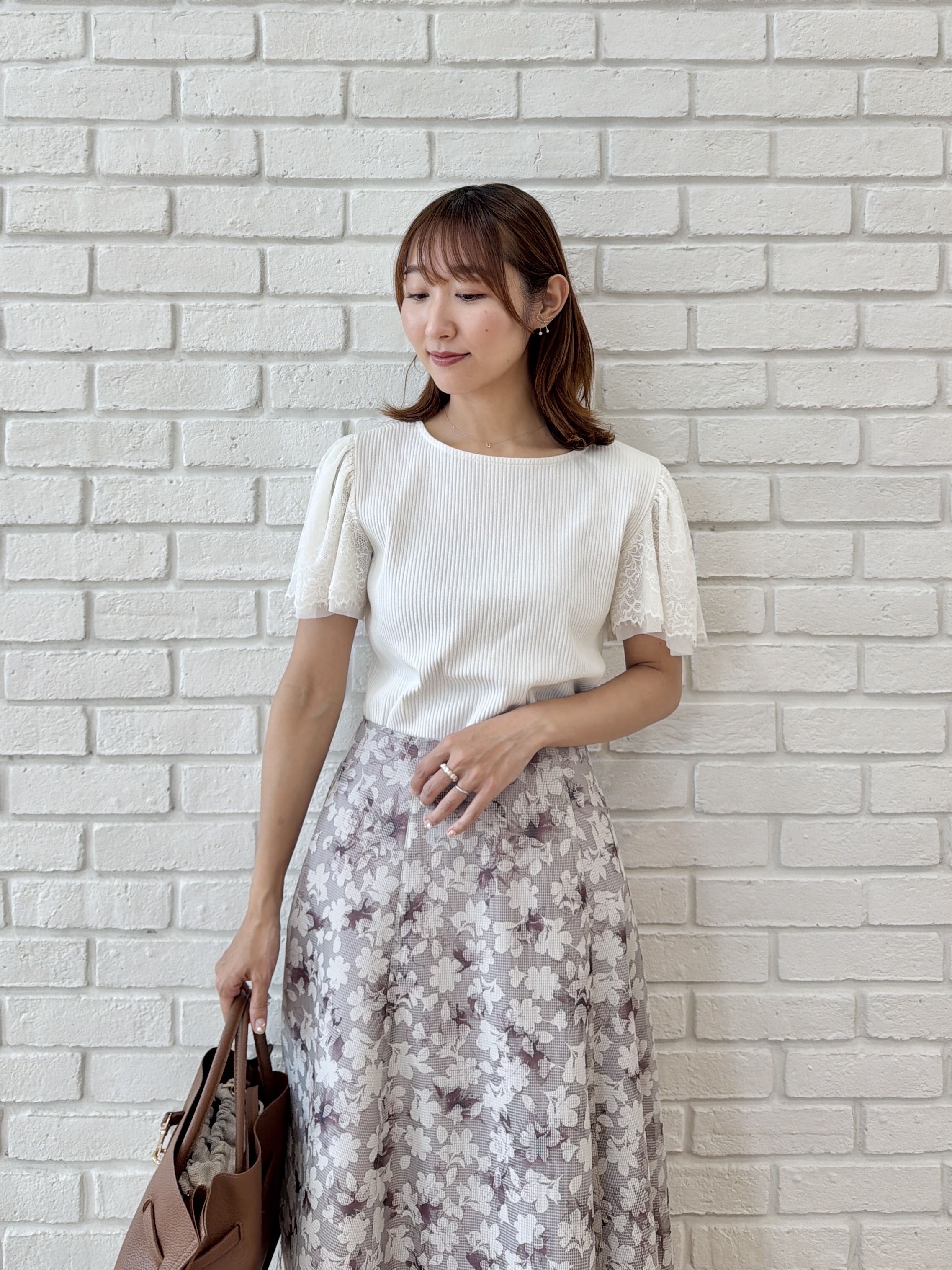 みぃさんの「Couture brooch｜【洗える】袖レース テレコトップス」を使ったコーディネート
