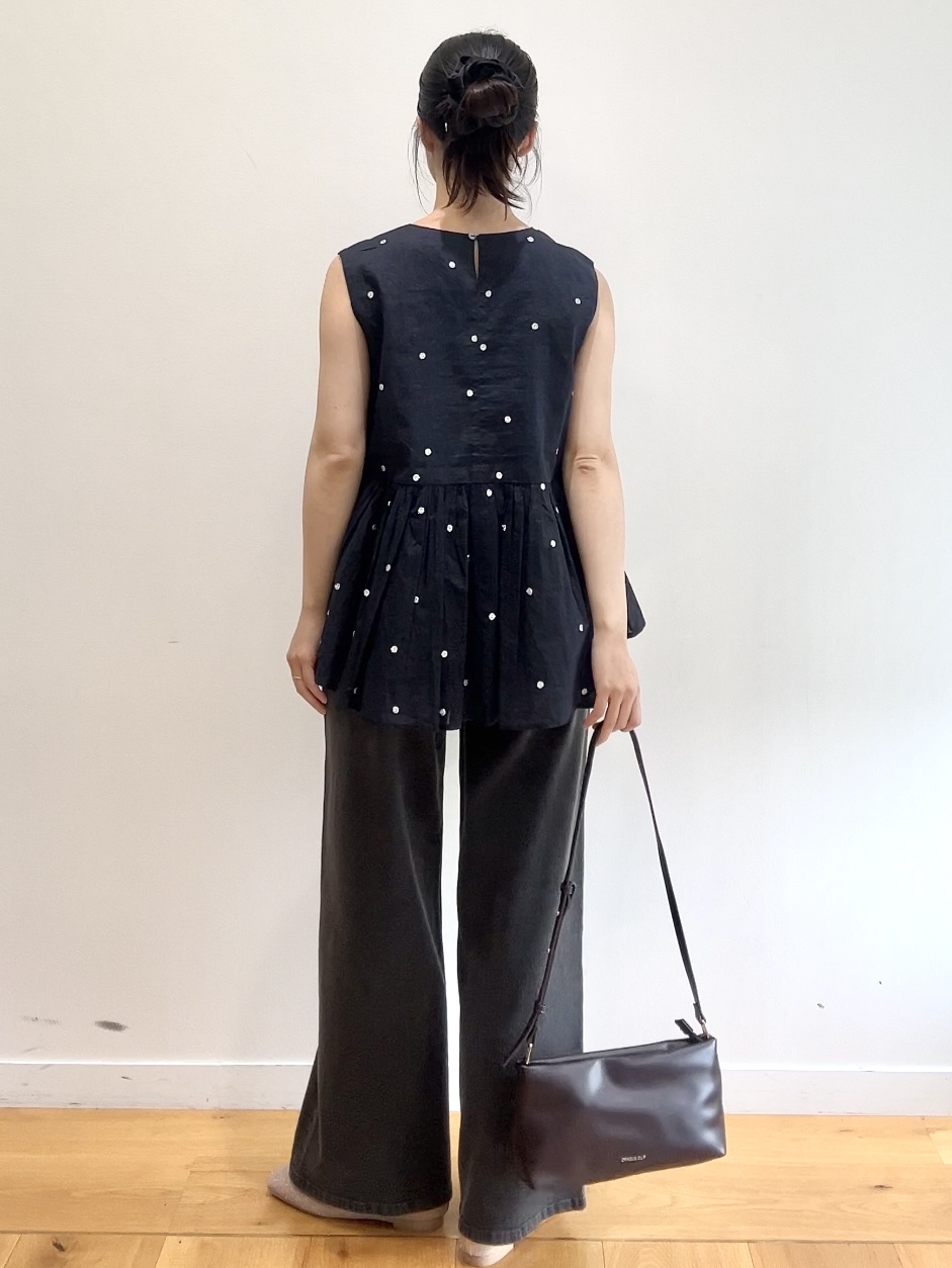 RINAさんの「OPAQUE.CLIP｜ラメドット刺繍ペプラムブラウス【洗える】」を使ったコーディネート