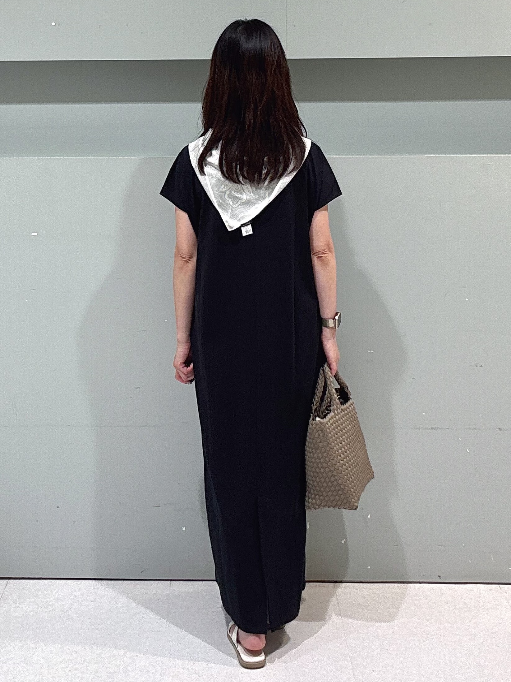 makiさんの「UNTITLED｜【接触冷感】ペイズリーモチーフ・トライアングルスカーフ」を使ったコーディネート