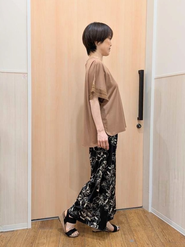 Kさんの「SHOO･LA･RUE｜【ひんやり/UV】お袖レースが上品 ゆったりとろみトップス」を使ったコーディネート