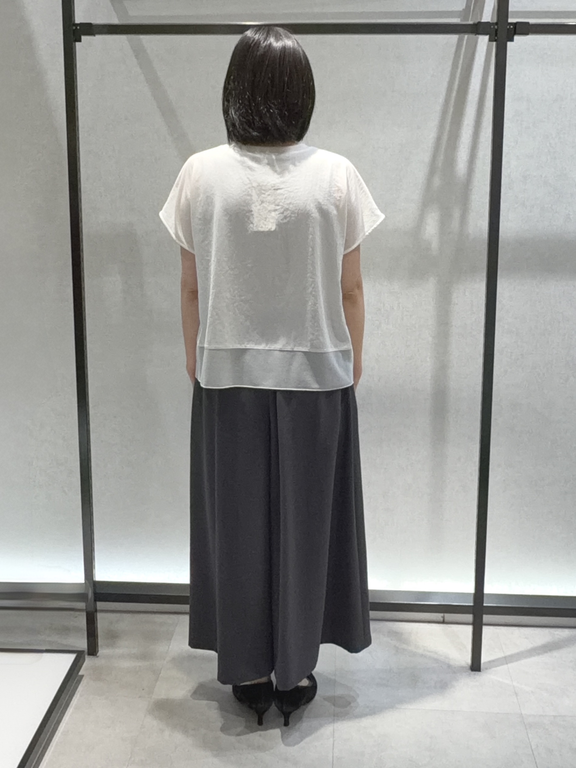 わたなべさんの「UNTITLED｜【重ね着でおしゃれ見え】裾シアードッキングプルオーバー」を使ったコーディネート