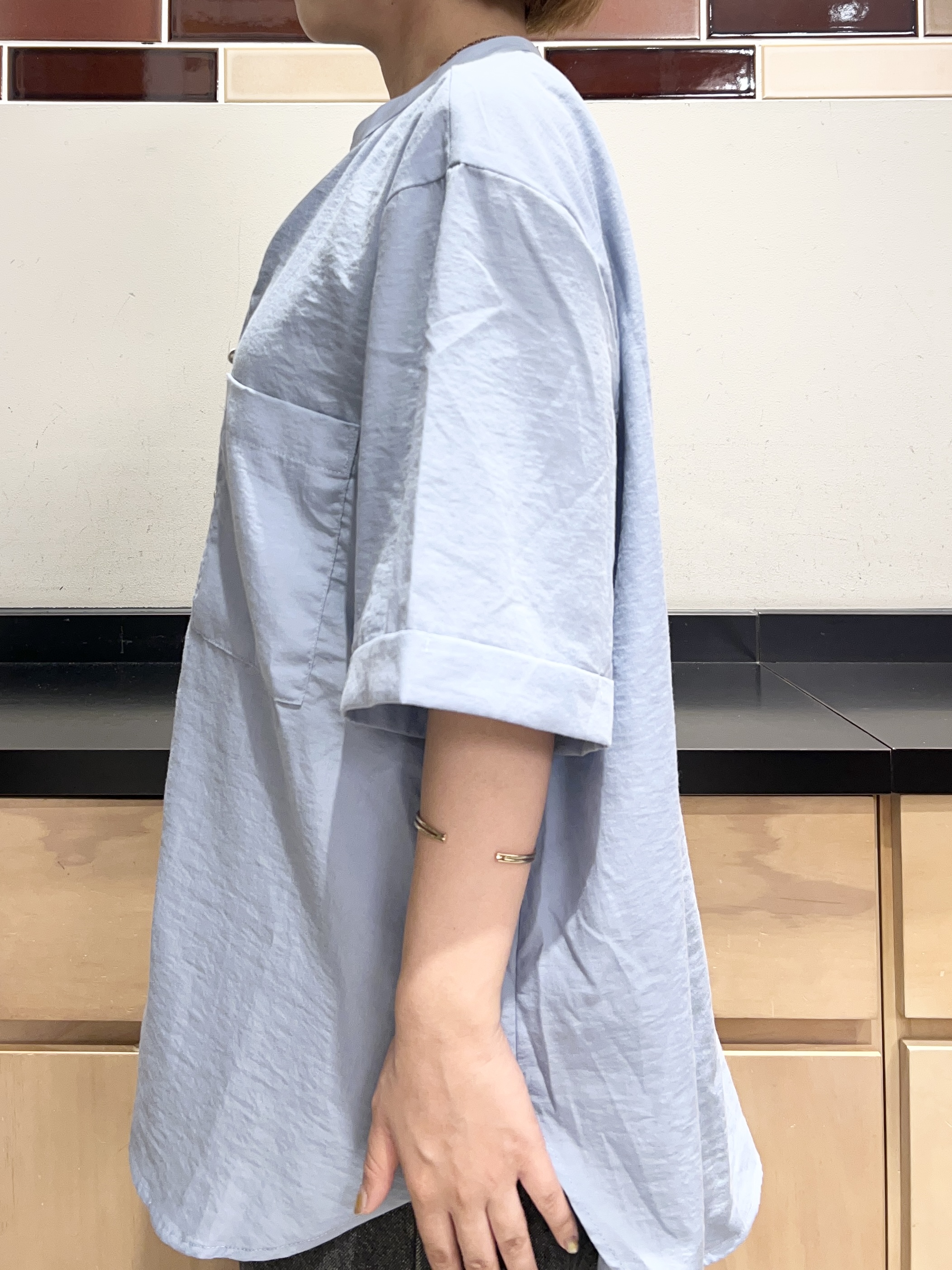 かのさんの「THE SHOP TK｜【M-XL/さりげなく二の腕カバー】5分袖Wポケットシャツ」を使ったコーディネート