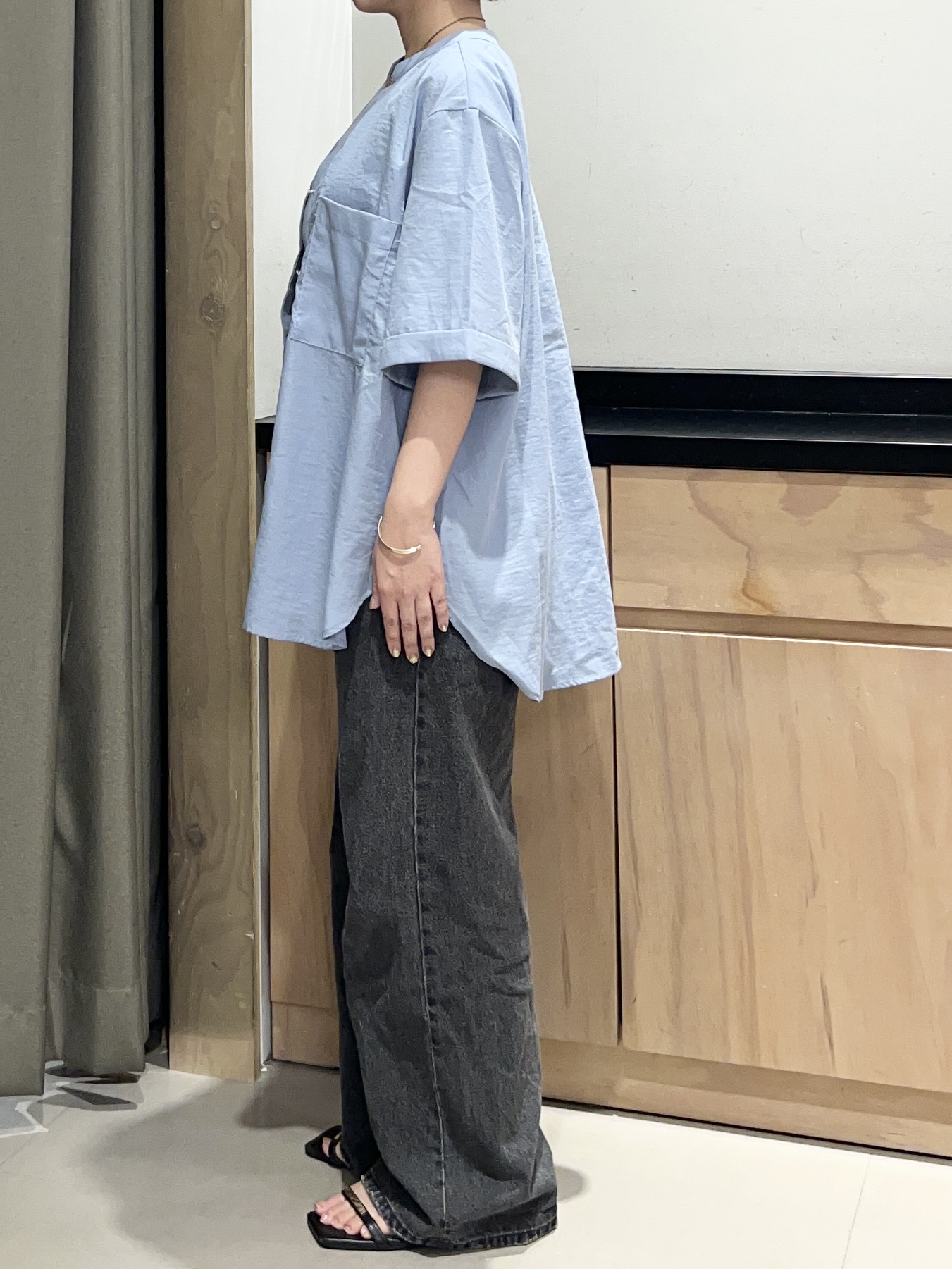 かのさんの「THE SHOP TK｜【M-XL/さりげなく二の腕カバー】5分袖Wポケットシャツ」を使ったコーディネート