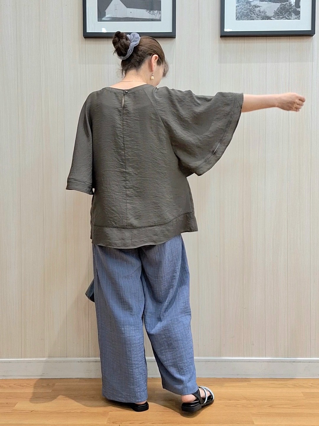 Saoさんの「SHOO･LA･RUE｜【ひんやり/S-LL/体型カバー】はしごレースが涼し気な スラブポンチョ風ブラウス」を使ったコーディネート