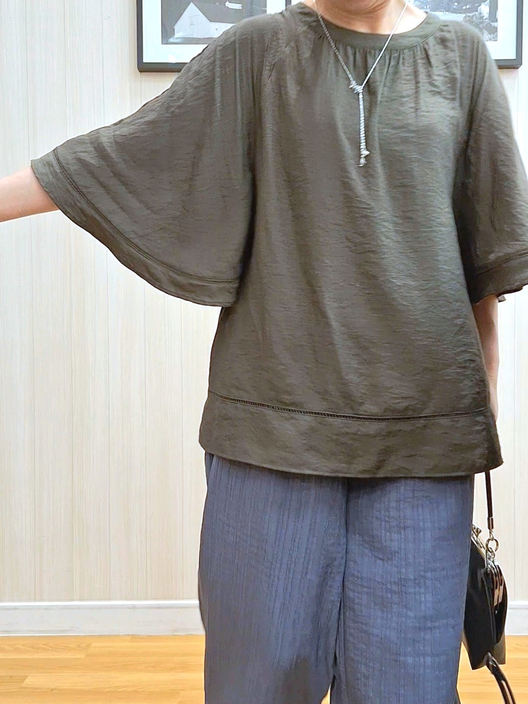 Saoさんの「SHOO･LA･RUE｜【ひんやり/S-LL/体型カバー】はしごレースが涼し気な スラブポンチョ風ブラウス」を使ったコーディネート