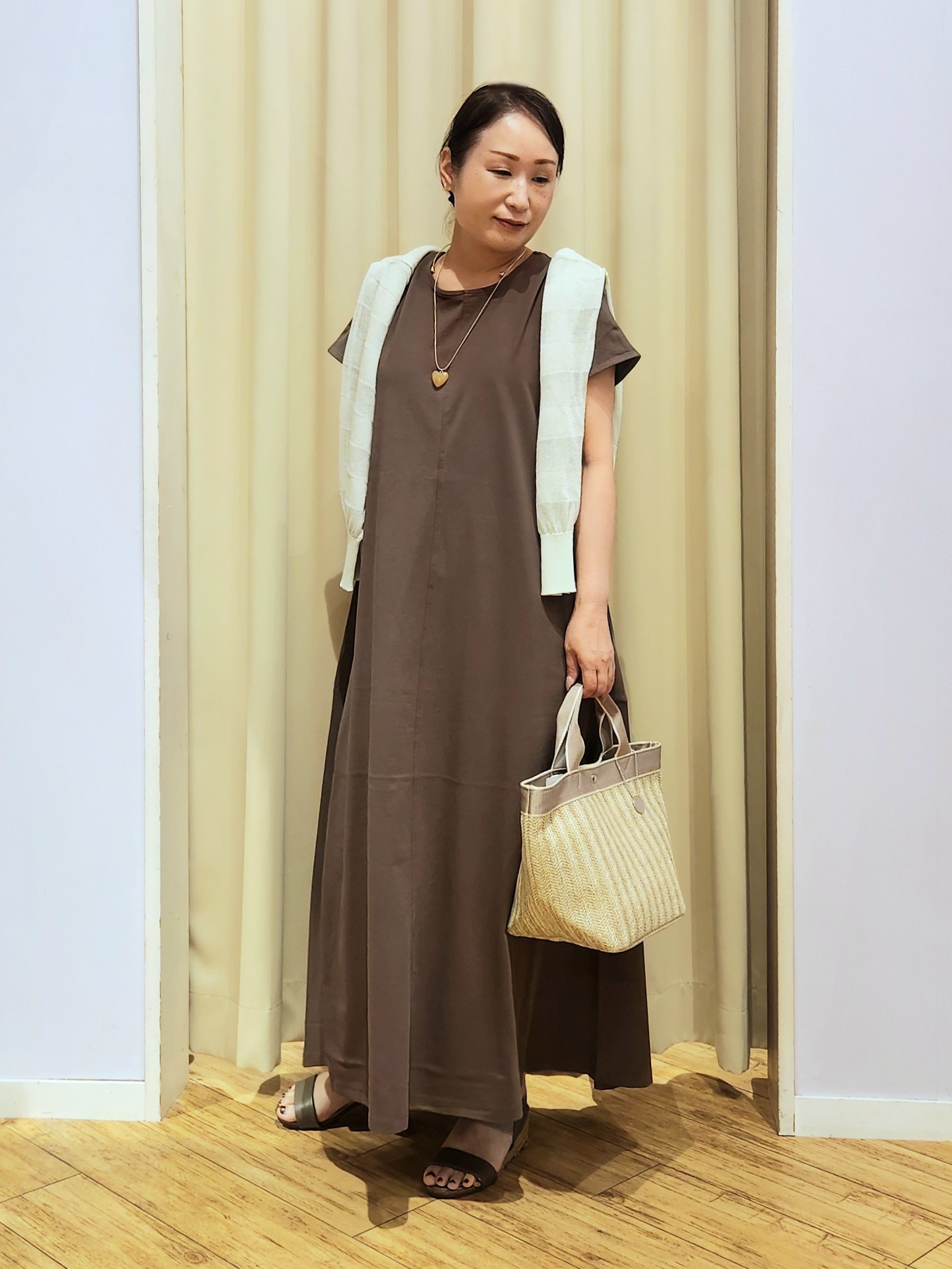 くまさんの「SHOO･LA･RUE｜【洗濯機可/S-LL】涼し気な透け感 日差し冷房対策に シアーボーダーカーディガン」を使ったコーディネート