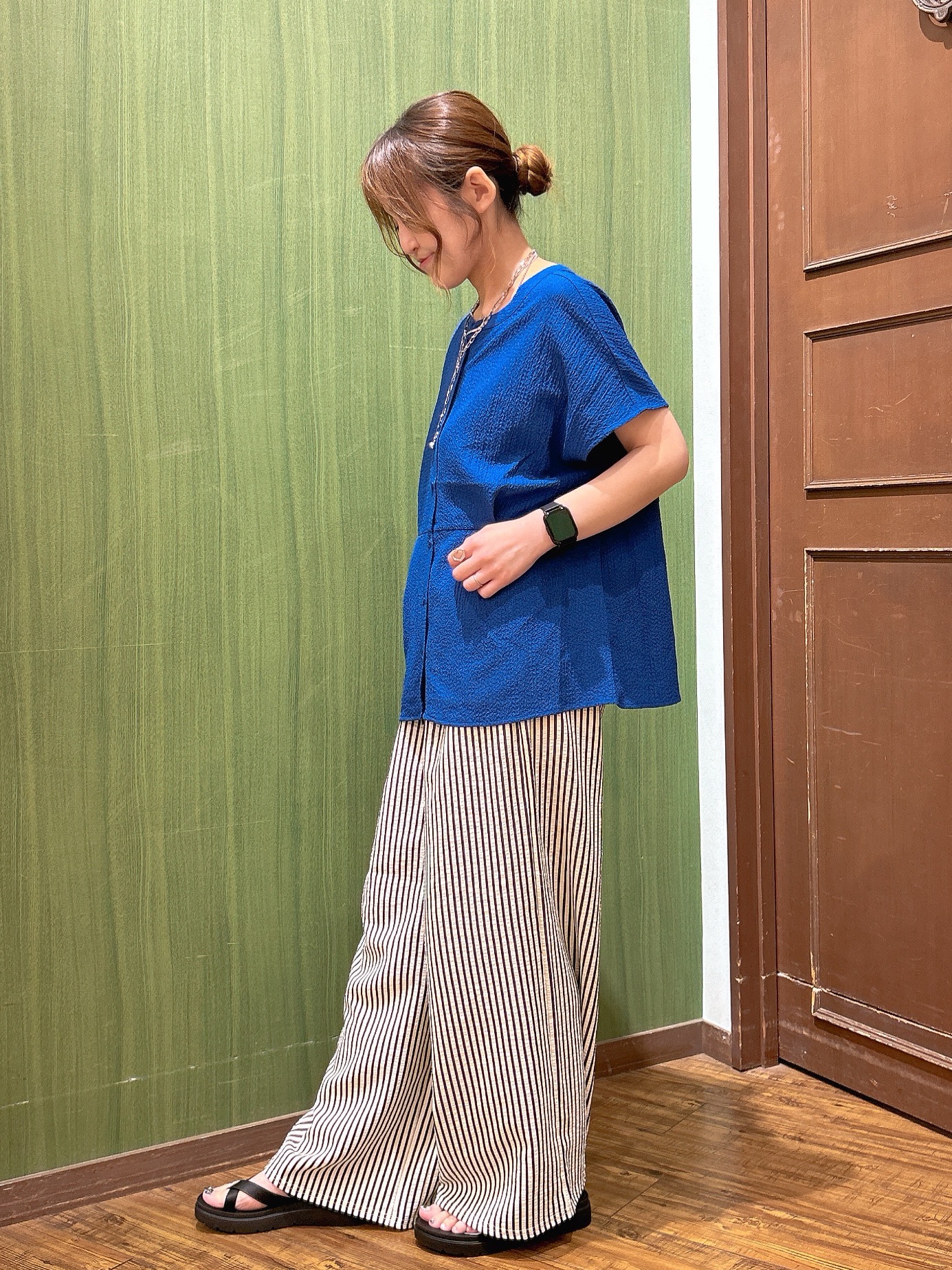 かおりさんの「SHOO･LA･RUE｜【前後2WAY/S-LL/洗濯機可】インしない リボンがアクセント ウエストタックブラウス」を使ったコーディネート