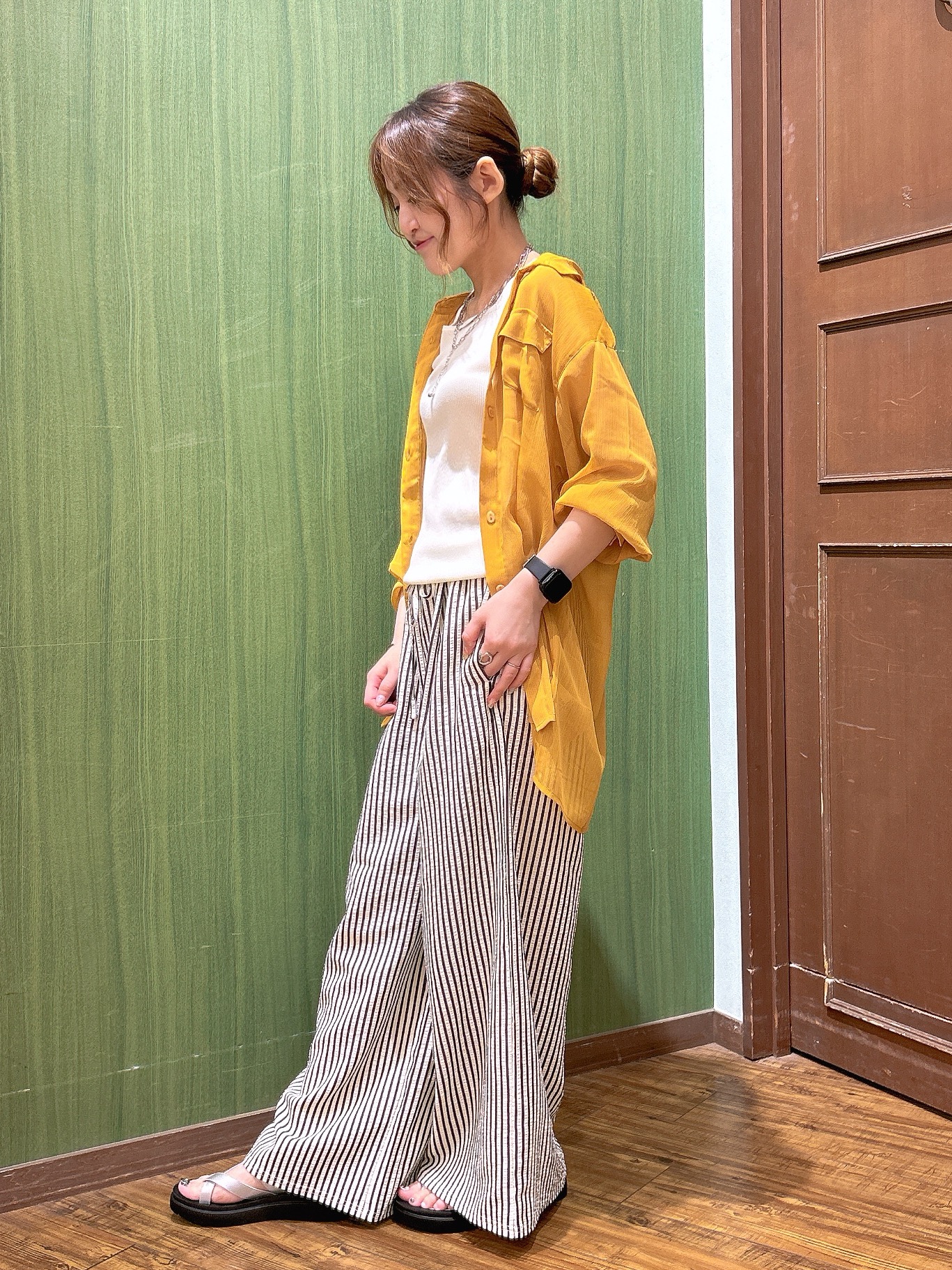 かおりさんの「SHOO･LA･RUE｜【洗濯機可】ダブルポケット 楊柳しぼしぼシアーシャツ」を使ったコーディネート