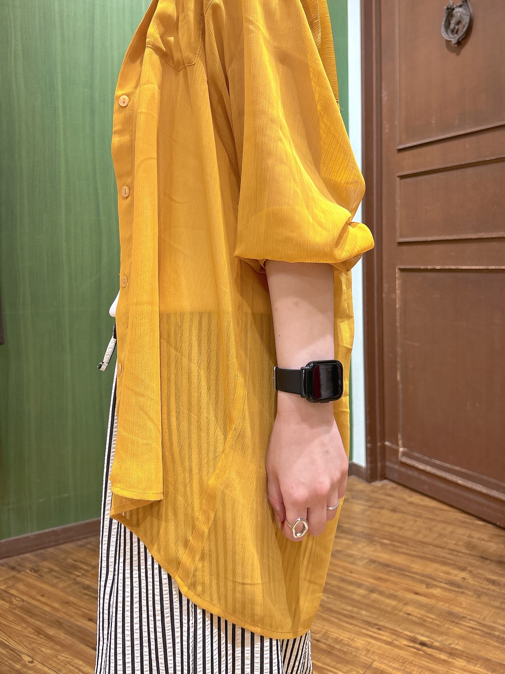 かおりさんの「SHOO･LA･RUE｜【洗濯機可】ダブルポケット 楊柳しぼしぼシアーシャツ」を使ったコーディネート