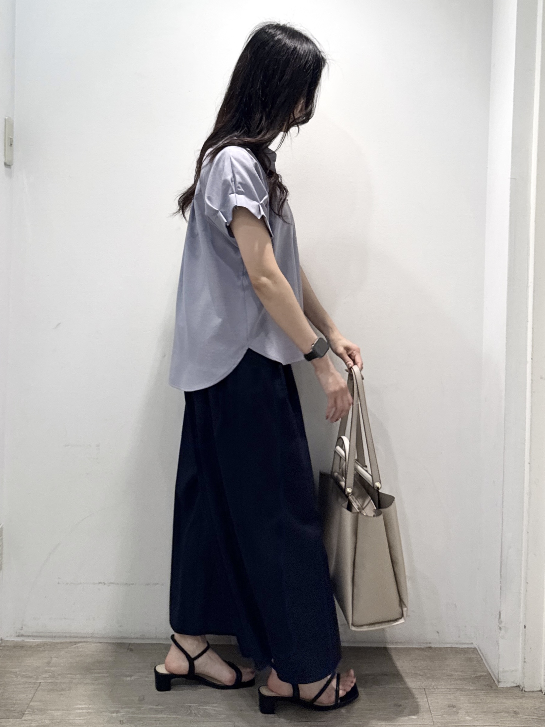 yuicciさんの「OPAQUE.CLIP｜【接触冷感／吸水速乾】タックスキッパーブラウス《防シワ／イージーアイロン／洗濯機OK／9col》」を使ったコーディネート