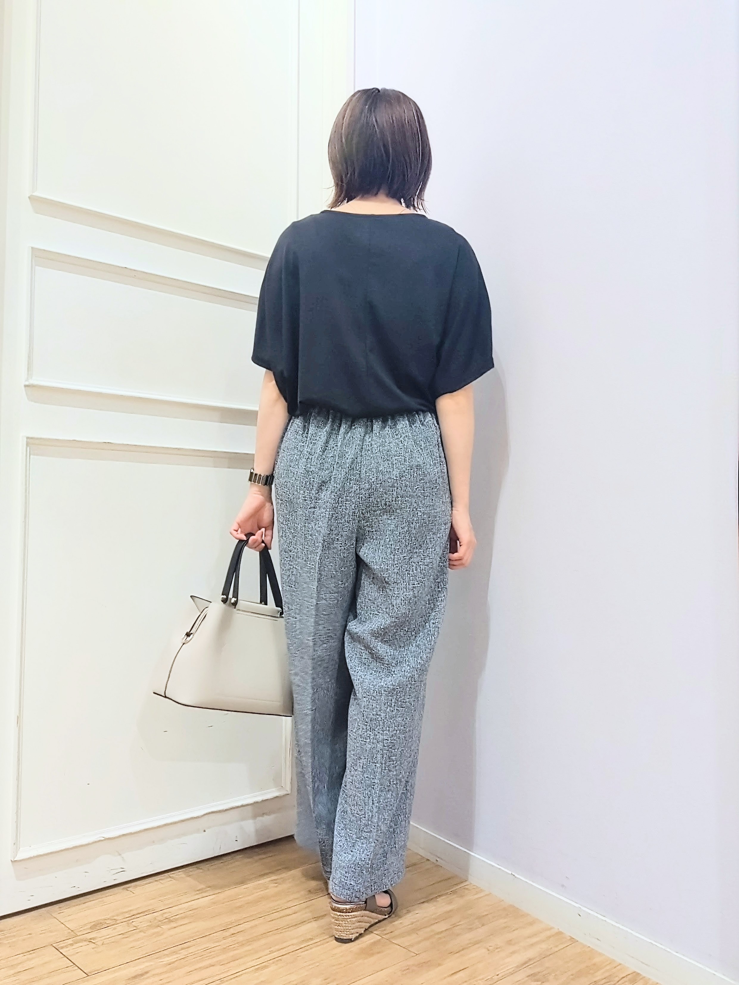 miomioさんの「SHOO･LA･RUE｜【洗濯機可/S-LL】フェイクパールがアクセント お袖タックドルマンブラウス」を使ったコーディネート