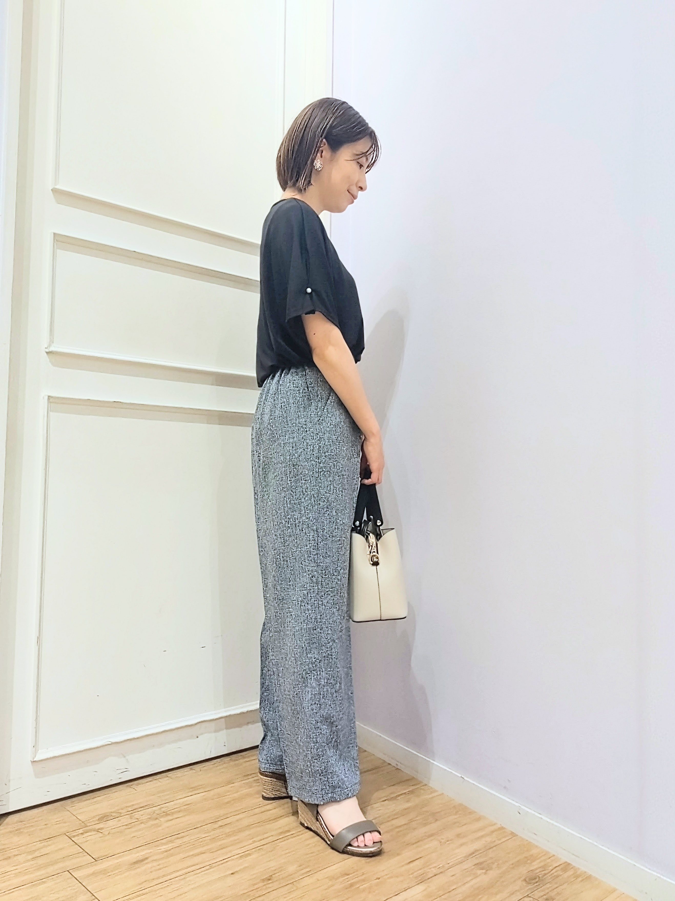 miomioさんの「SHOO･LA･RUE｜【洗濯機可/S-LL】フェイクパールがアクセント お袖タックドルマンブラウス」を使ったコーディネート