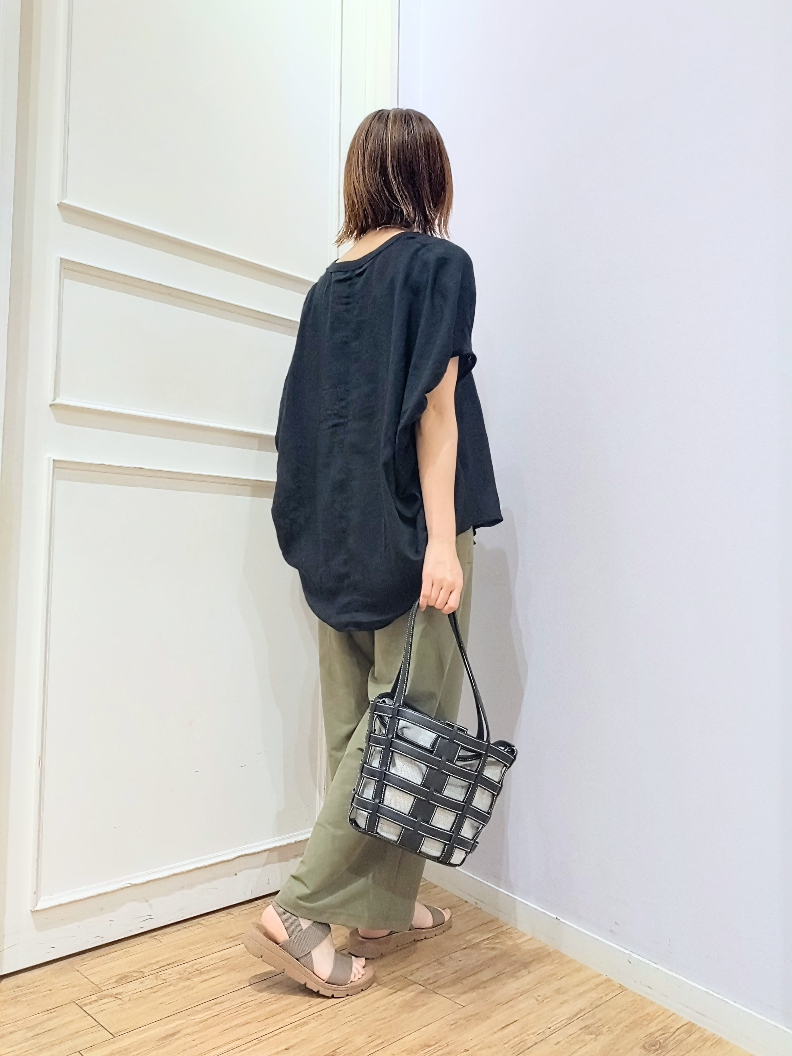 miomioさんの「SHOO･LA･RUE｜【体型カバー】バルーン風ゆるシャツブラウス」を使ったコーディネート