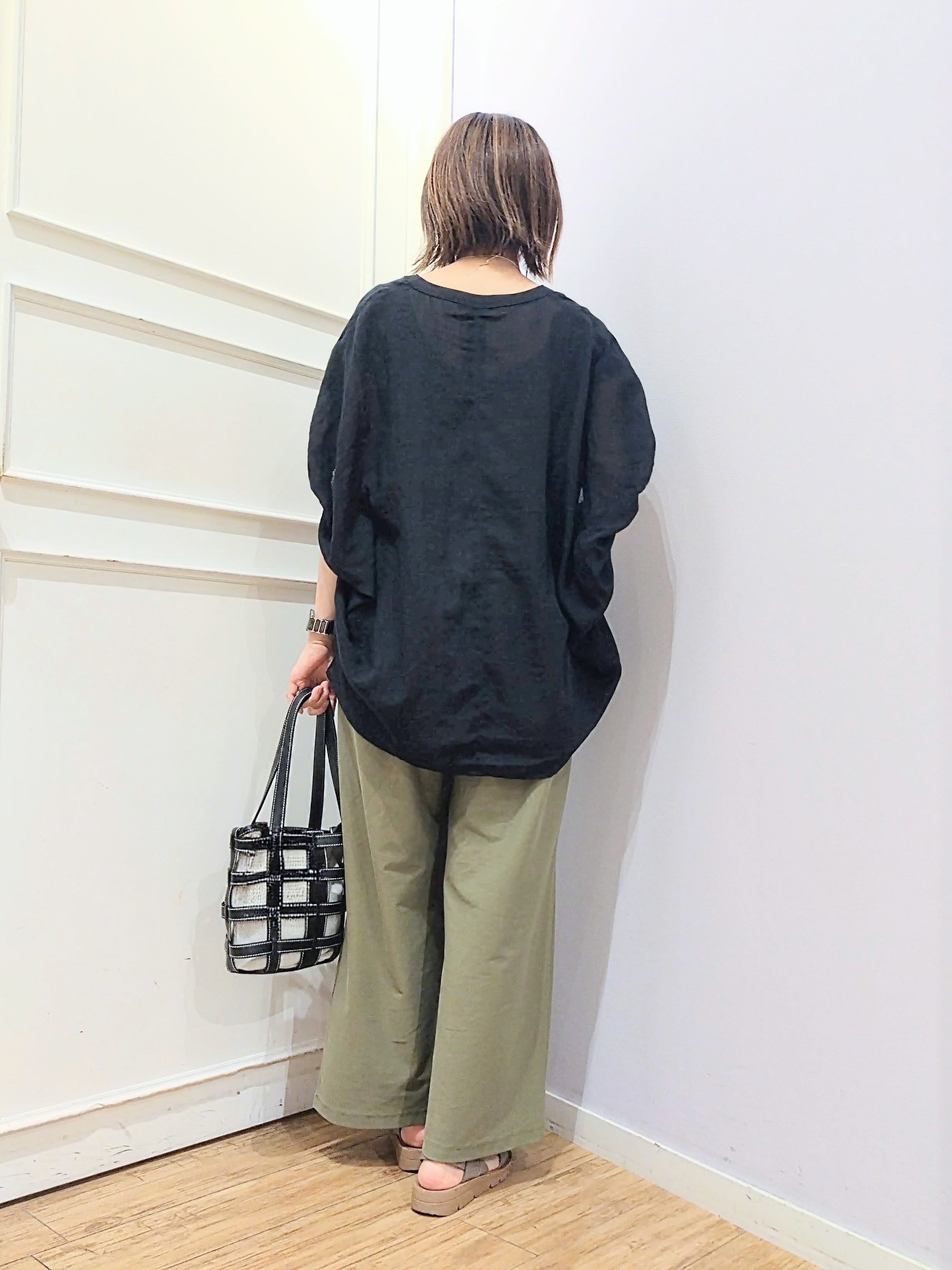 miomioさんの「SHOO･LA･RUE｜【体型カバー】バルーン風ゆるシャツブラウス」を使ったコーディネート