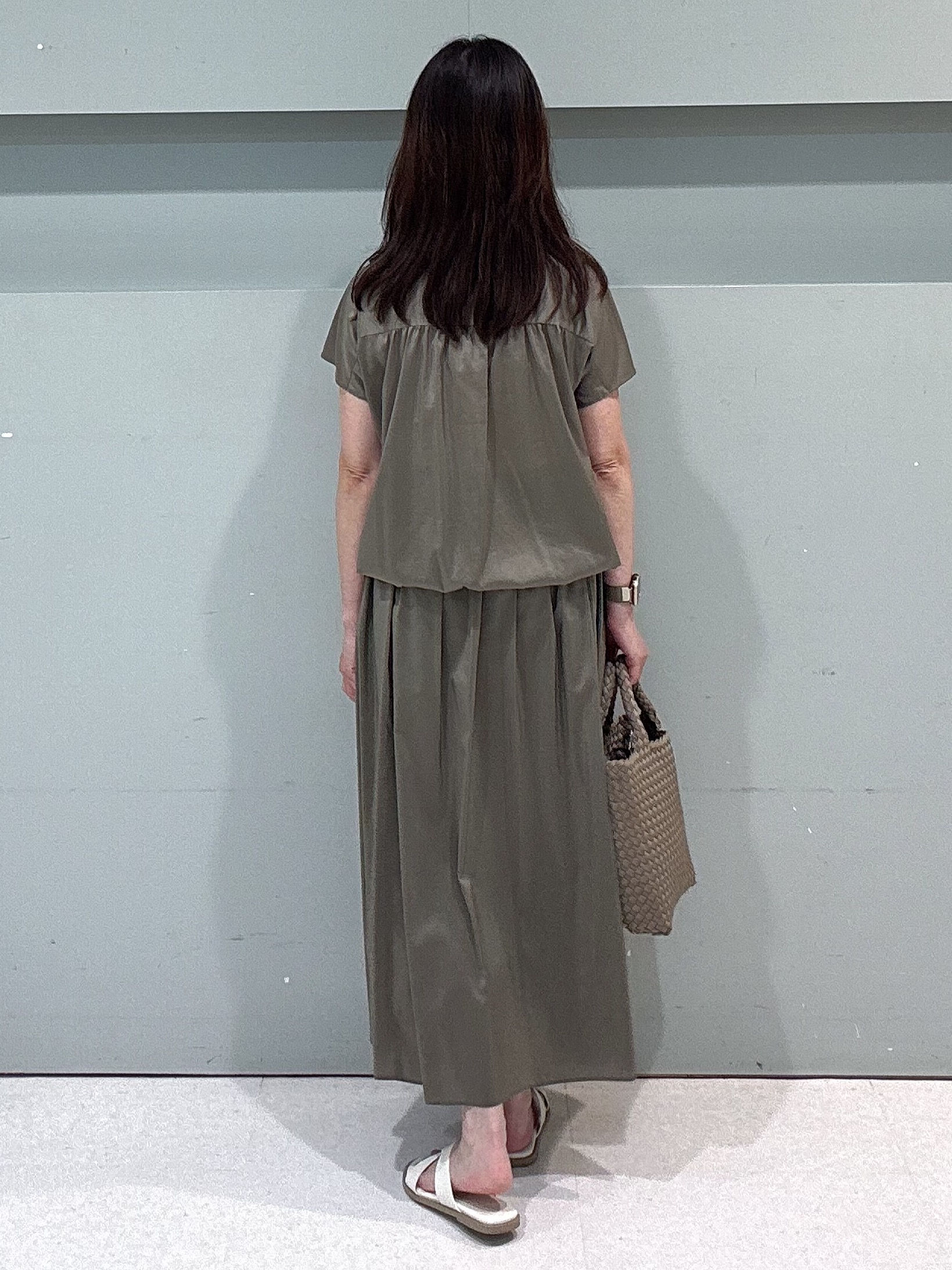 makiさんの「UNTITLED｜【セットアップ可/軽量/清涼感】ローンギャザーブラウス」を使ったコーディネート