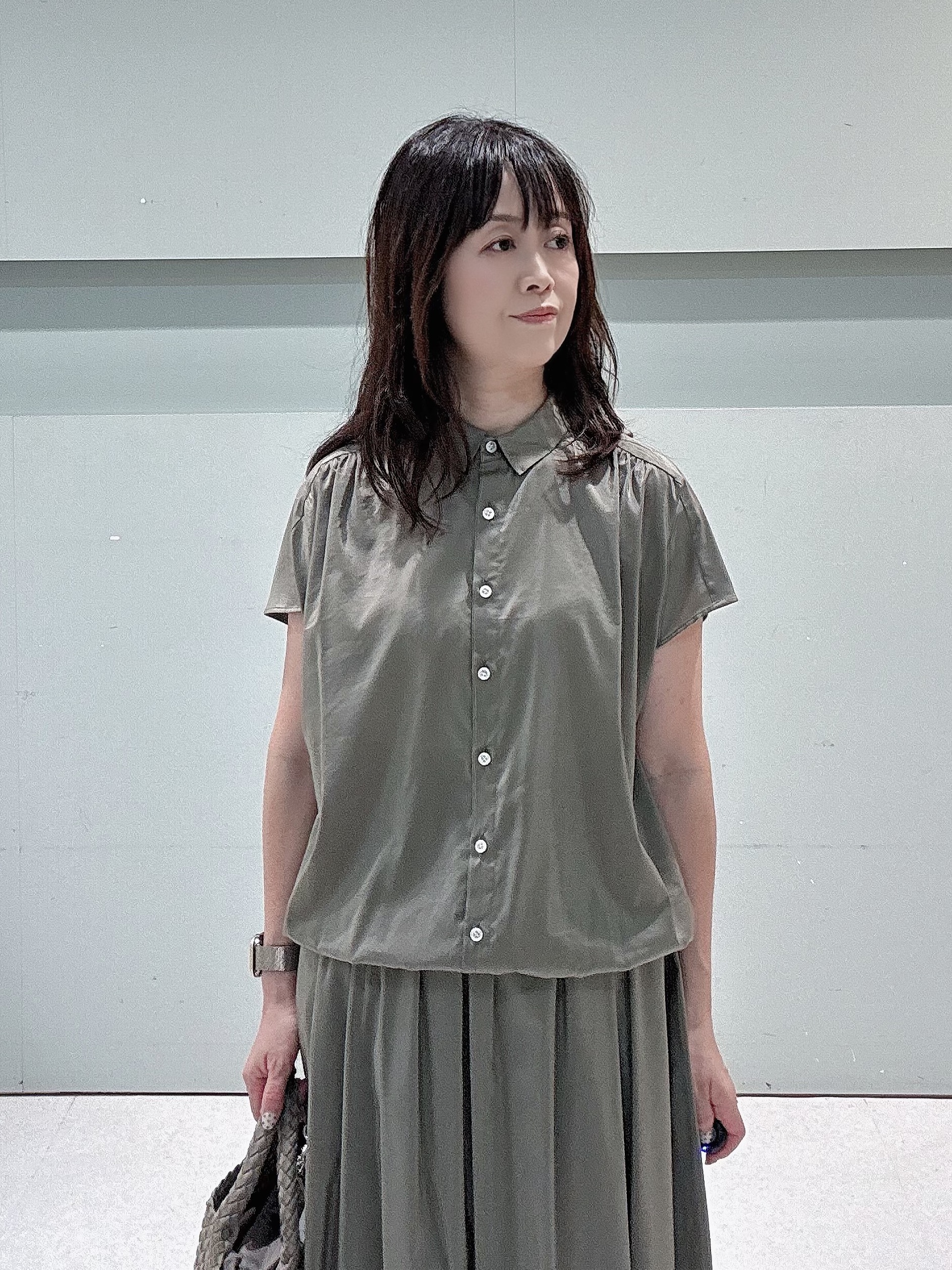 makiさんの「UNTITLED｜【セットアップ可/軽量/清涼感】ローンギャザーブラウス」を使ったコーディネート