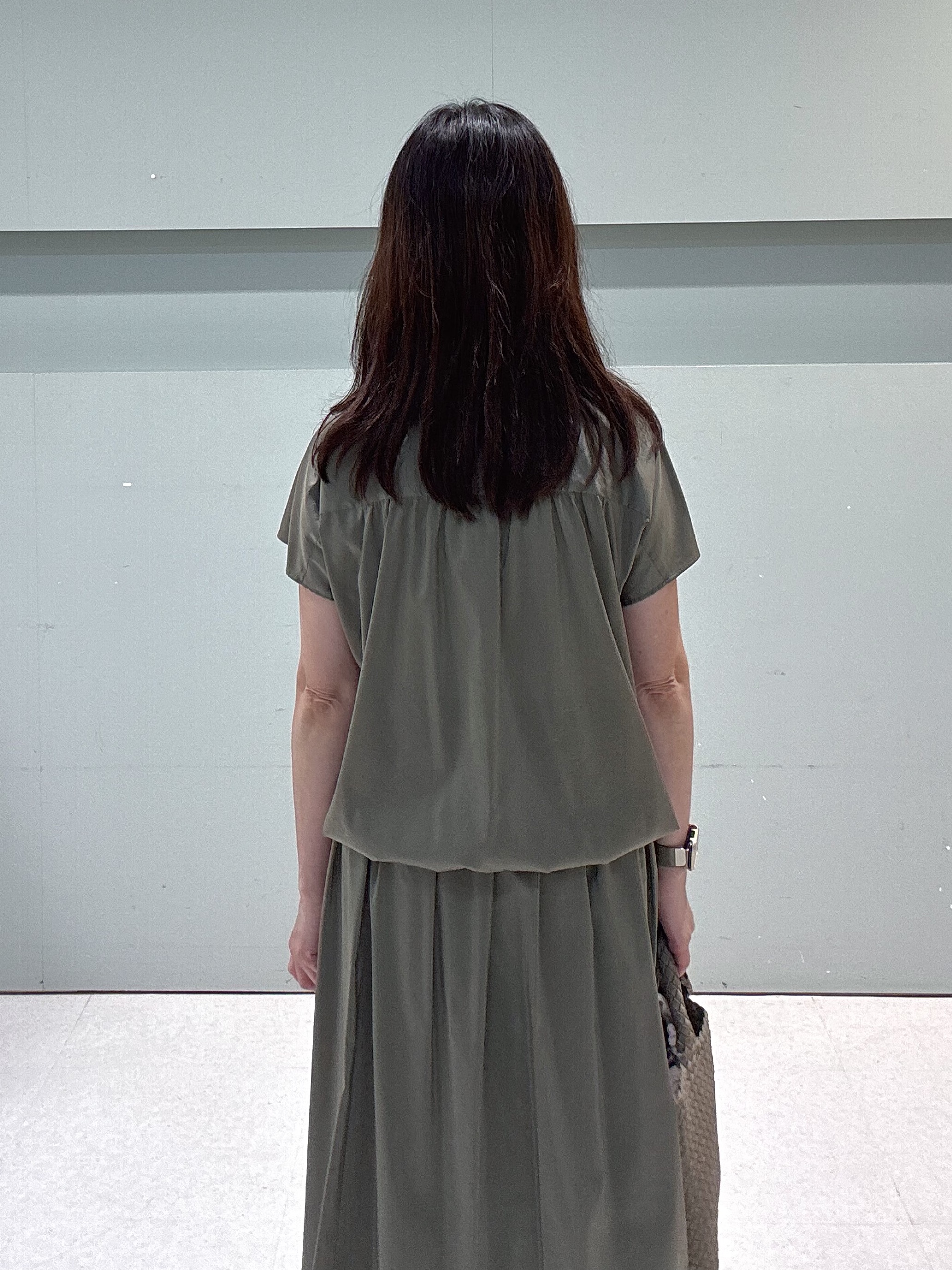 makiさんの「UNTITLED｜【セットアップ可/軽量/清涼感】ローンギャザーブラウス」を使ったコーディネート