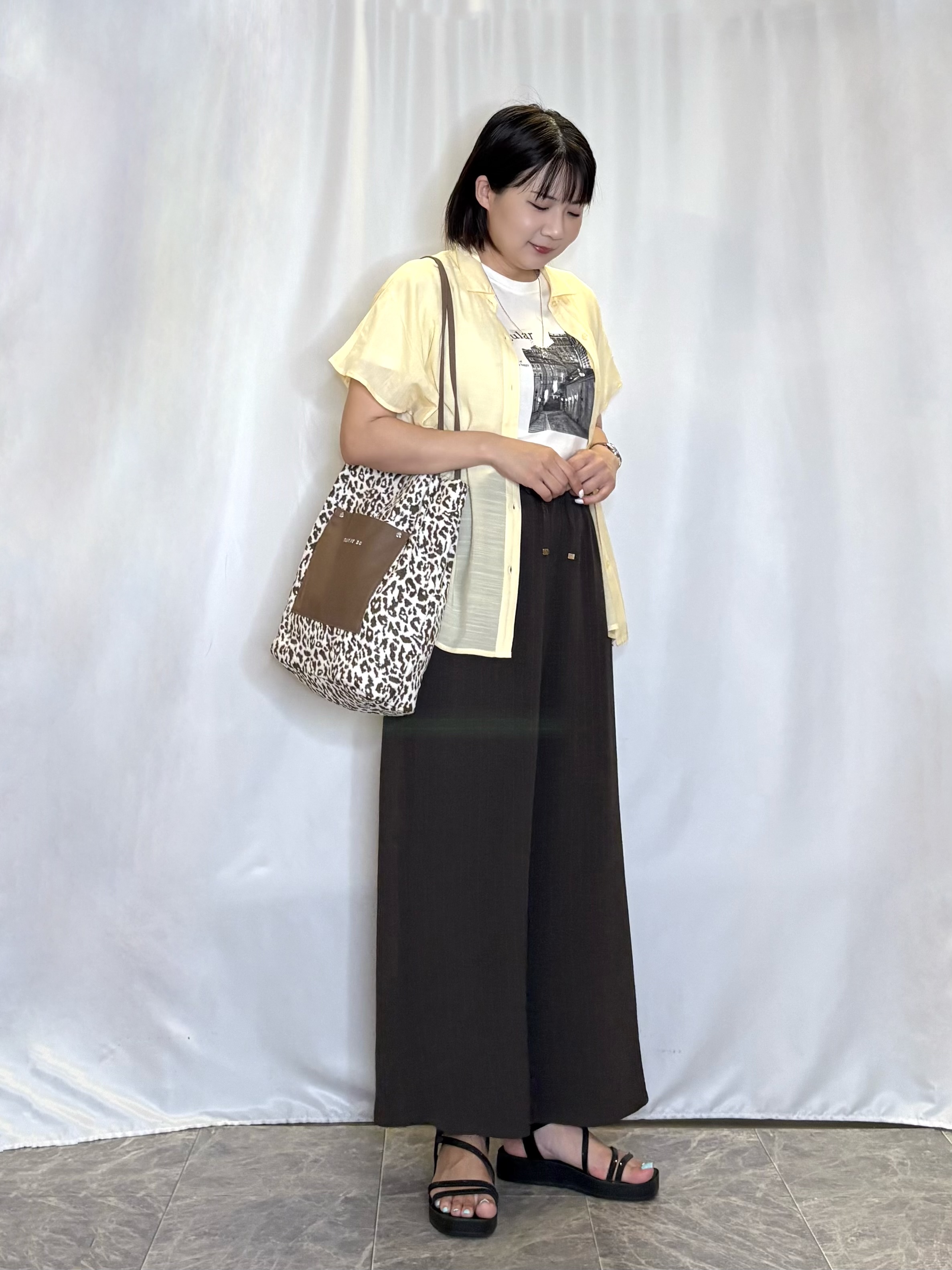 ネリさんの「SHOO･LA･RUE｜【ひんやり/UV】ほんのりシアーで上品な バックギャザーブラウス」を使ったコーディネート