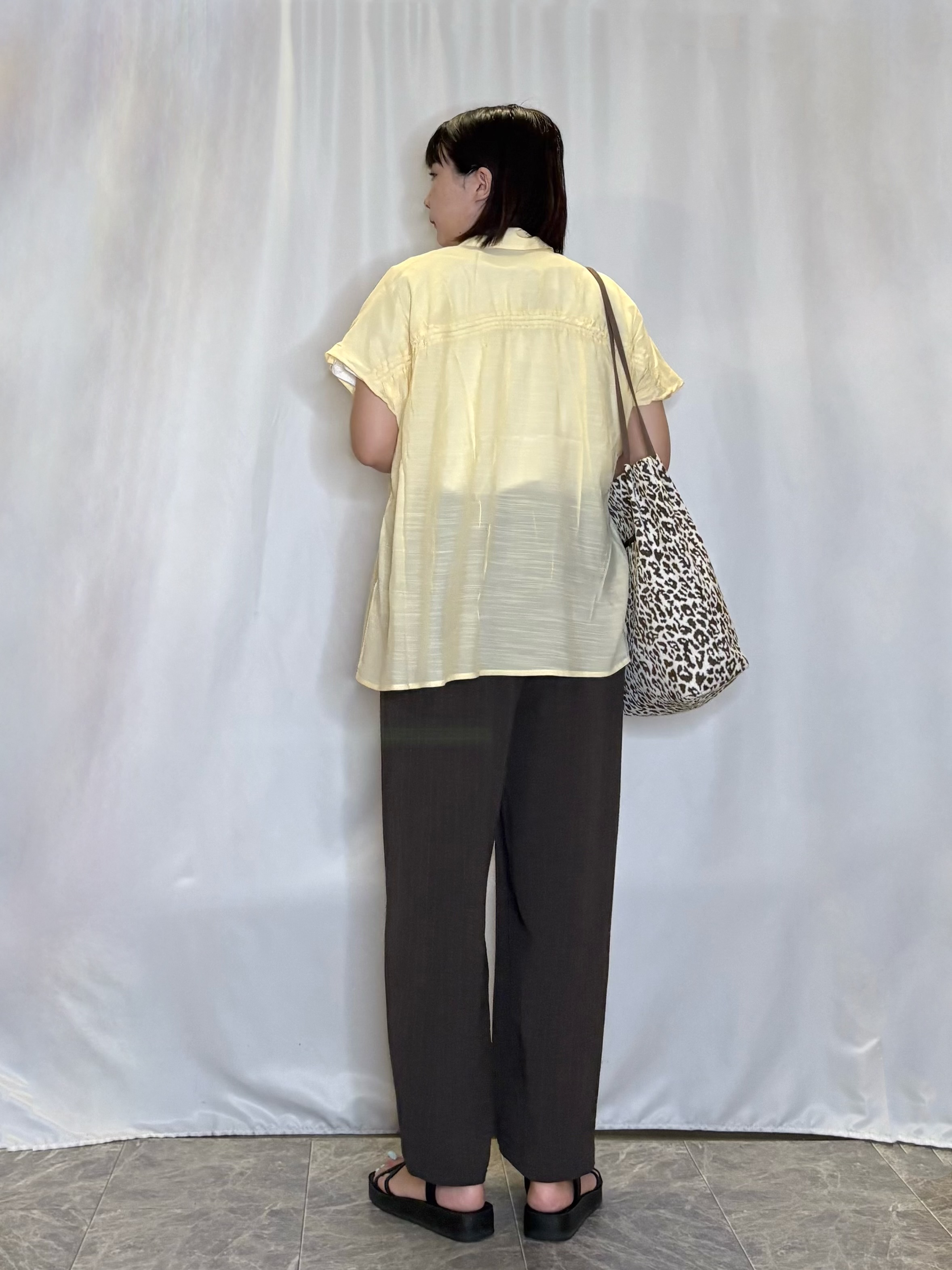 ネリさんの「SHOO･LA･RUE｜【ひんやり/UV】ほんのりシアーで上品な バックギャザーブラウス」を使ったコーディネート